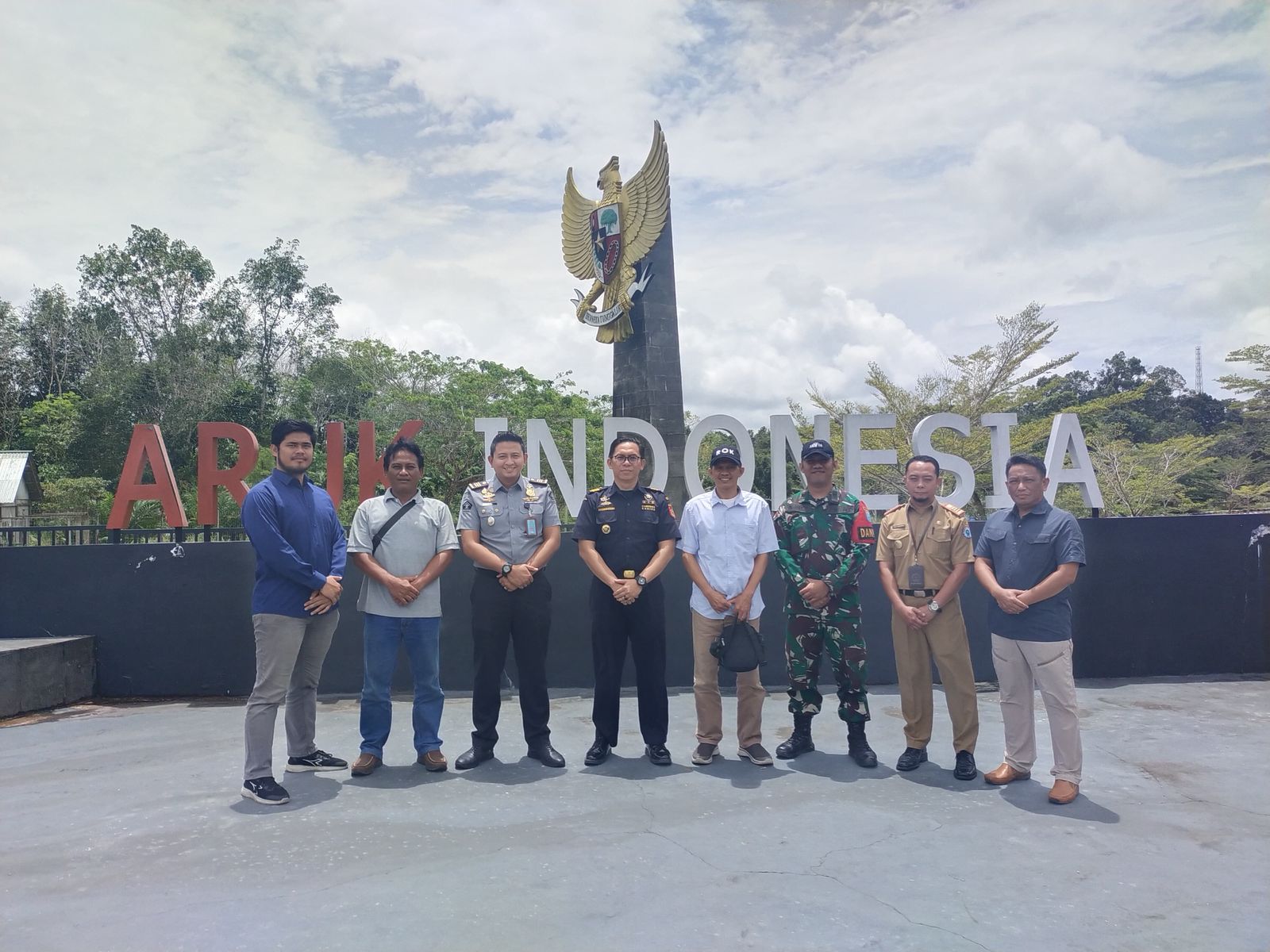 Tinjau PLBN Aruk, BAIS Cek Aktivitas Ilegal dan Potensi Kerawanan di Kawasan Perbatasan Negara