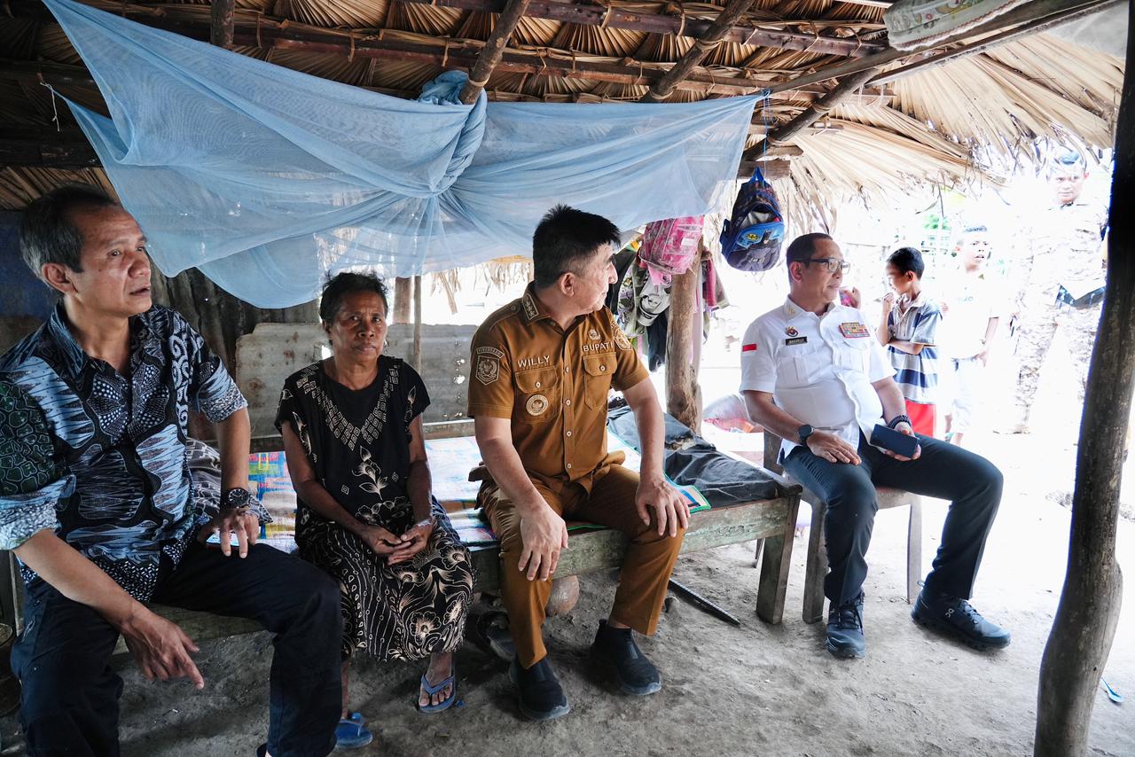 Tinjau Rumah Warga Perbatasan, Sekretaris BNPP RI Pastikan Program 15.000 RTLH Tepat Sasaran