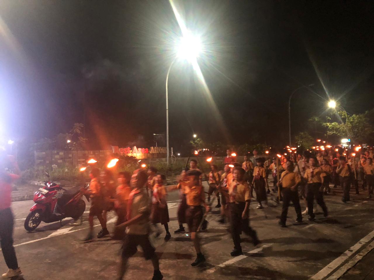 Pawai Obor di Perbatasan Nyalakan HUT ke- 80 RI