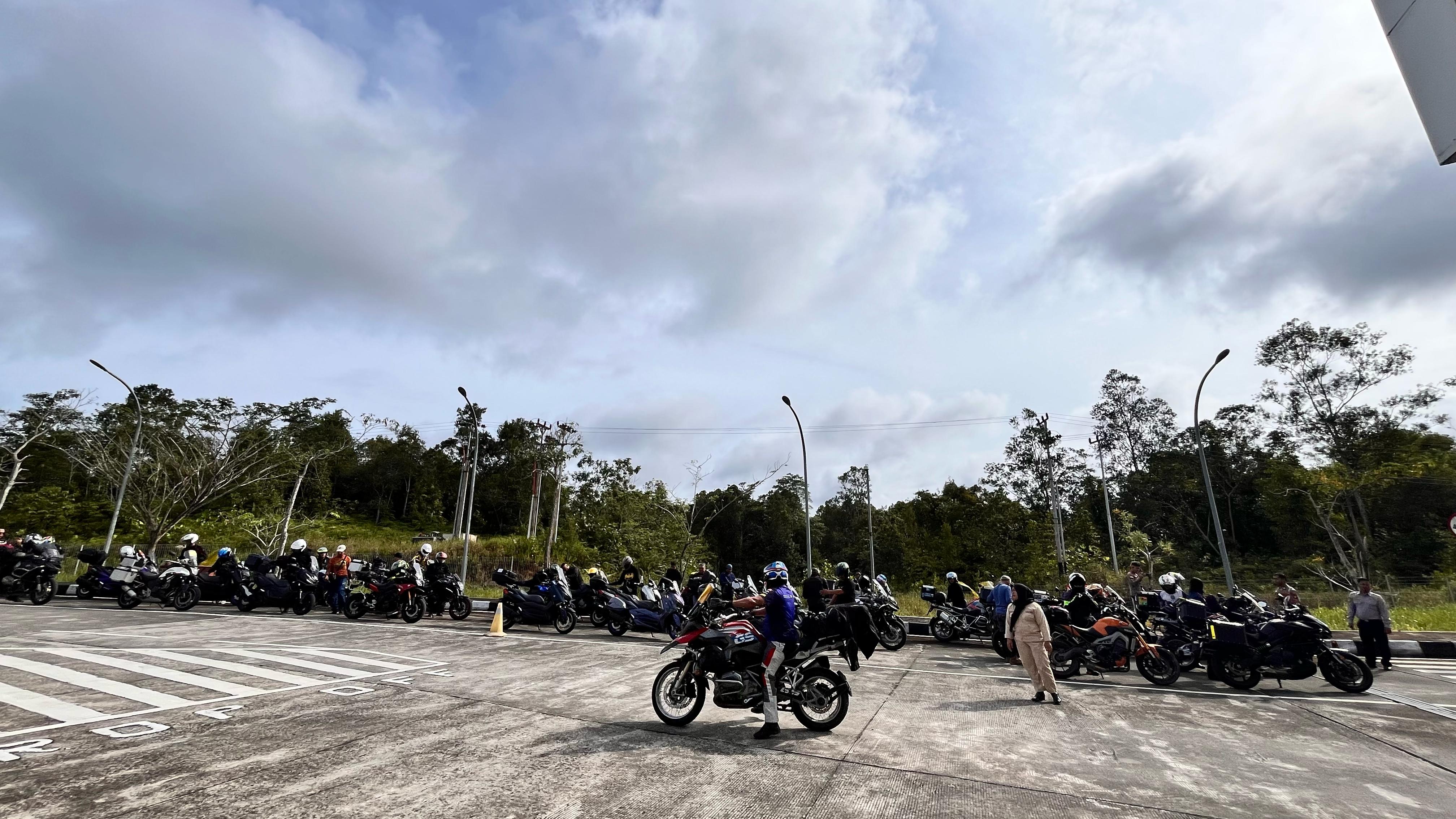 PLBN Badau Sambut Rombongan Club Motor Malaysia, Pelayanan Perlintasan Berjalan Cepat dan Lancar