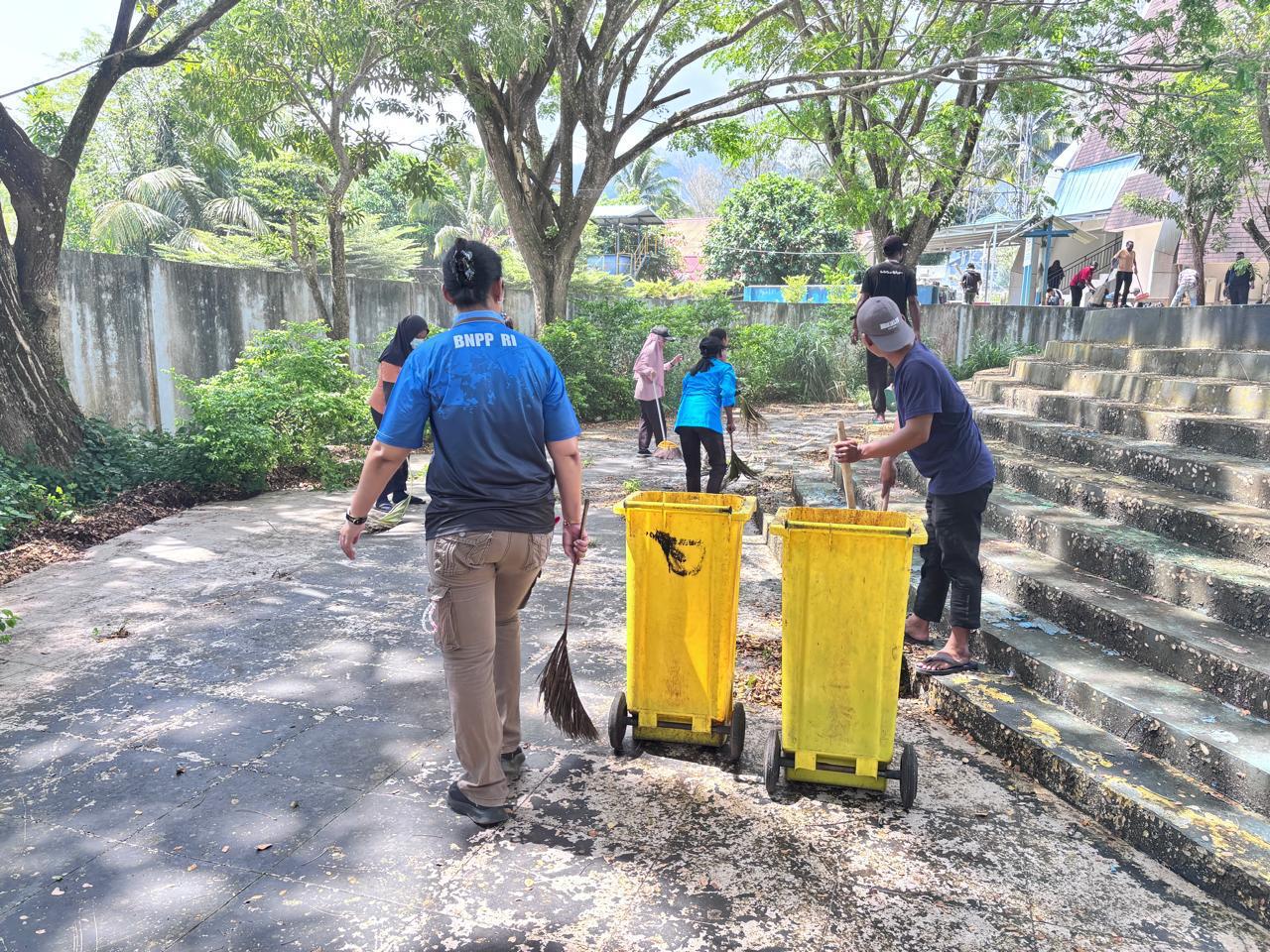 PLBN Skouw Sambut HUT ke-15 BNPP RI dengan Gotong Royong Bersihkan Rumah Ibadah dan Intake Air