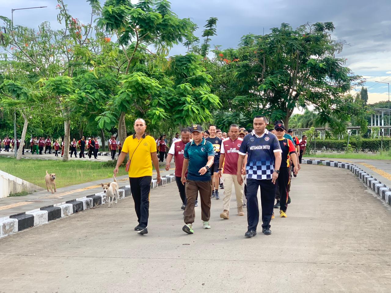 BNPP RI dan Satgas Pamtas TNI Bangun Kekompakan Antarinstansi melalui Kegiatan Olahraga Bersama di PLBN Motamasin