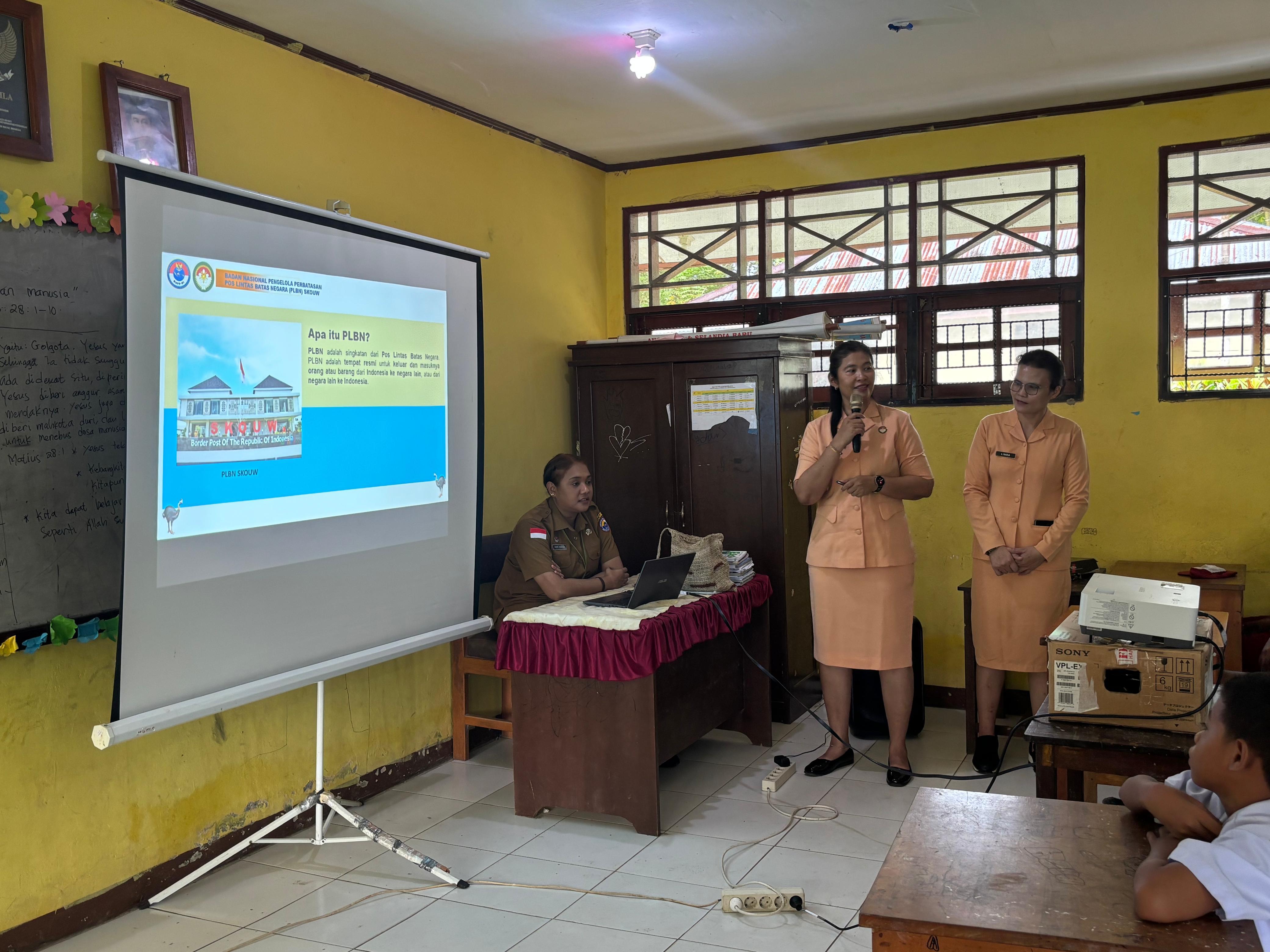 DWP PLBN Skouw Beri Edukasi Perbatasan kepada Siswa SD Inpres Skouw Sae, Tanamkan Disiplin dan Cinta Tanah Air