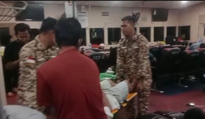Sigap Layani Kemanusiaan, PLBN Serasan Evakuasi Penumpang Kapal yang Alami Gangguan Kesehatan