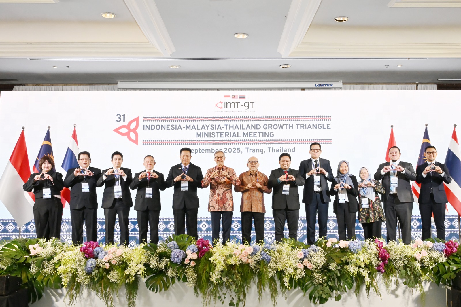 Pentingnya Prestasi dan Arti Batas Negara bagi Indonesia