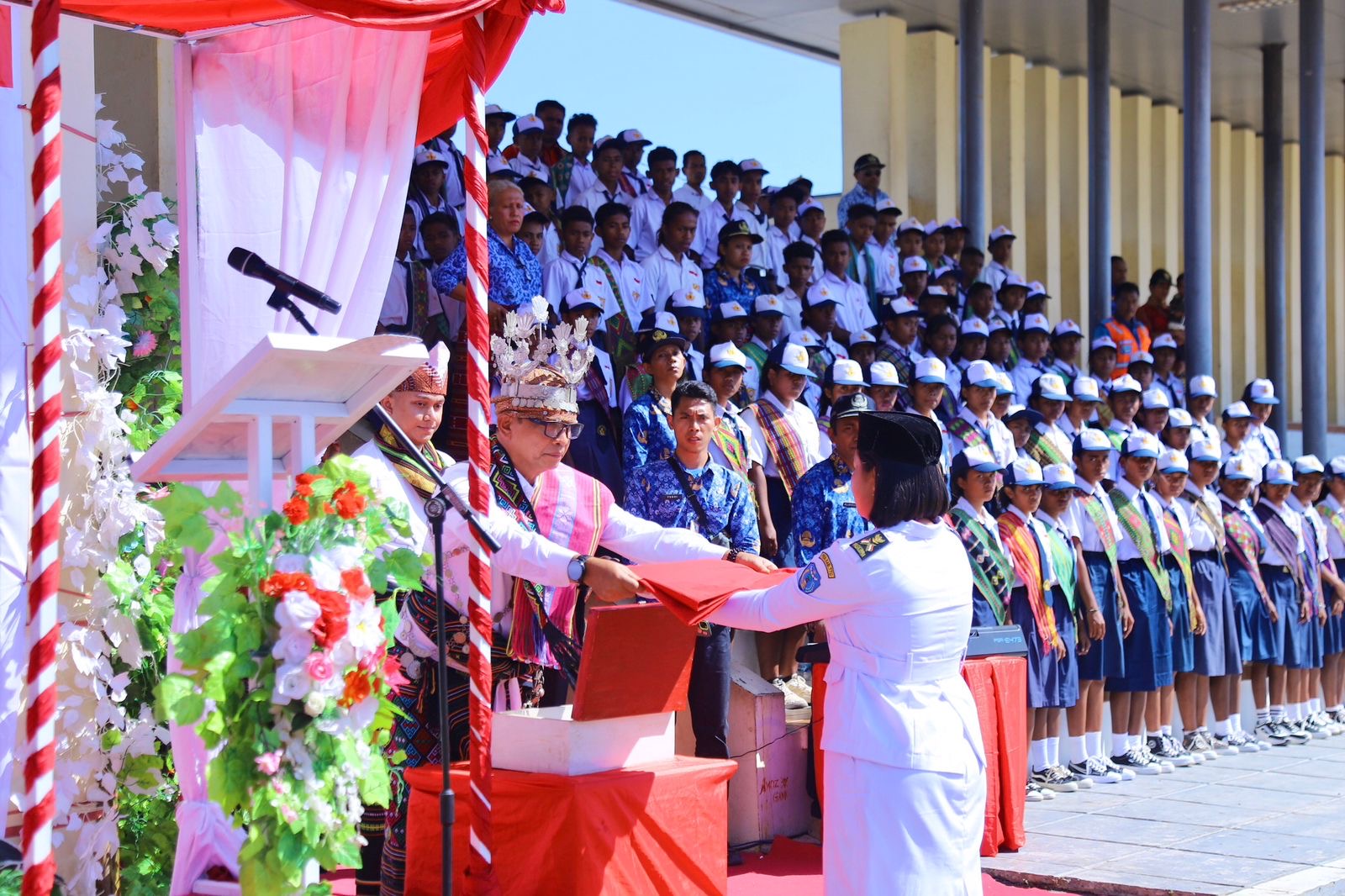 Semarak HUT ke-80 RI di Insana Utara, Sekretaris BNPP RI Pimpin Upacara dengan Pakaian Adat Raja Insana