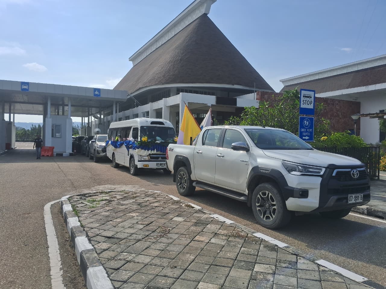 BNPP RI Fasilitasi Perlintasan Peziarah Timor Leste Melalui PLBN Motamasin Menuju Suai