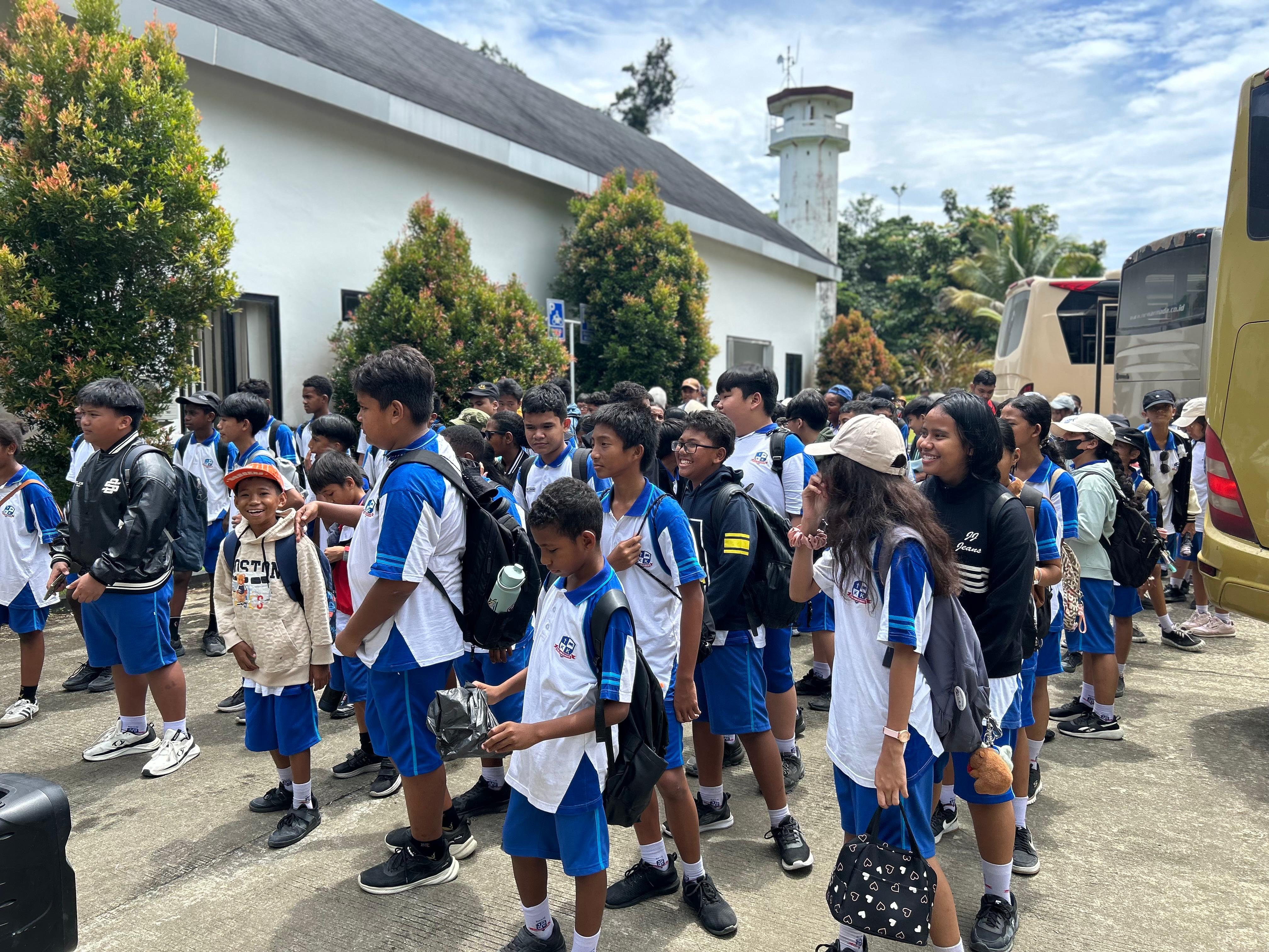 PLBN Skouw Jadi Tujuan Field Trip Siswa SMP Kalam Kudus Kotaraja