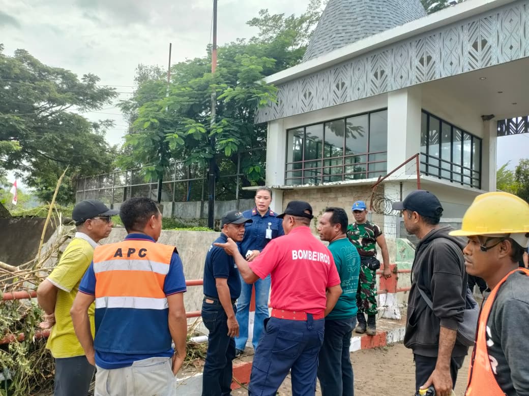 Banjir di PLBN Motaain, Petugas RI–Timor Leste Bersinergi Pulihkan Kawasan Perbatasan