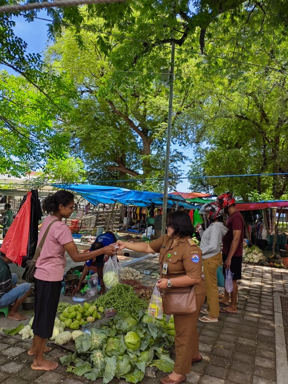 Hari Pasar Tradisional di PLBN Wini Satukan Kembali Warga RI - Timor Leste