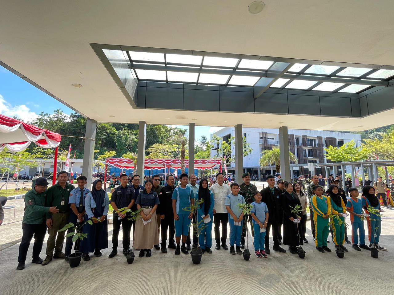 PLBN Entikong Rayakan Sumpah Pemuda dengan Gerakan 2.000 Pohon untuk Perbatasan Hijau