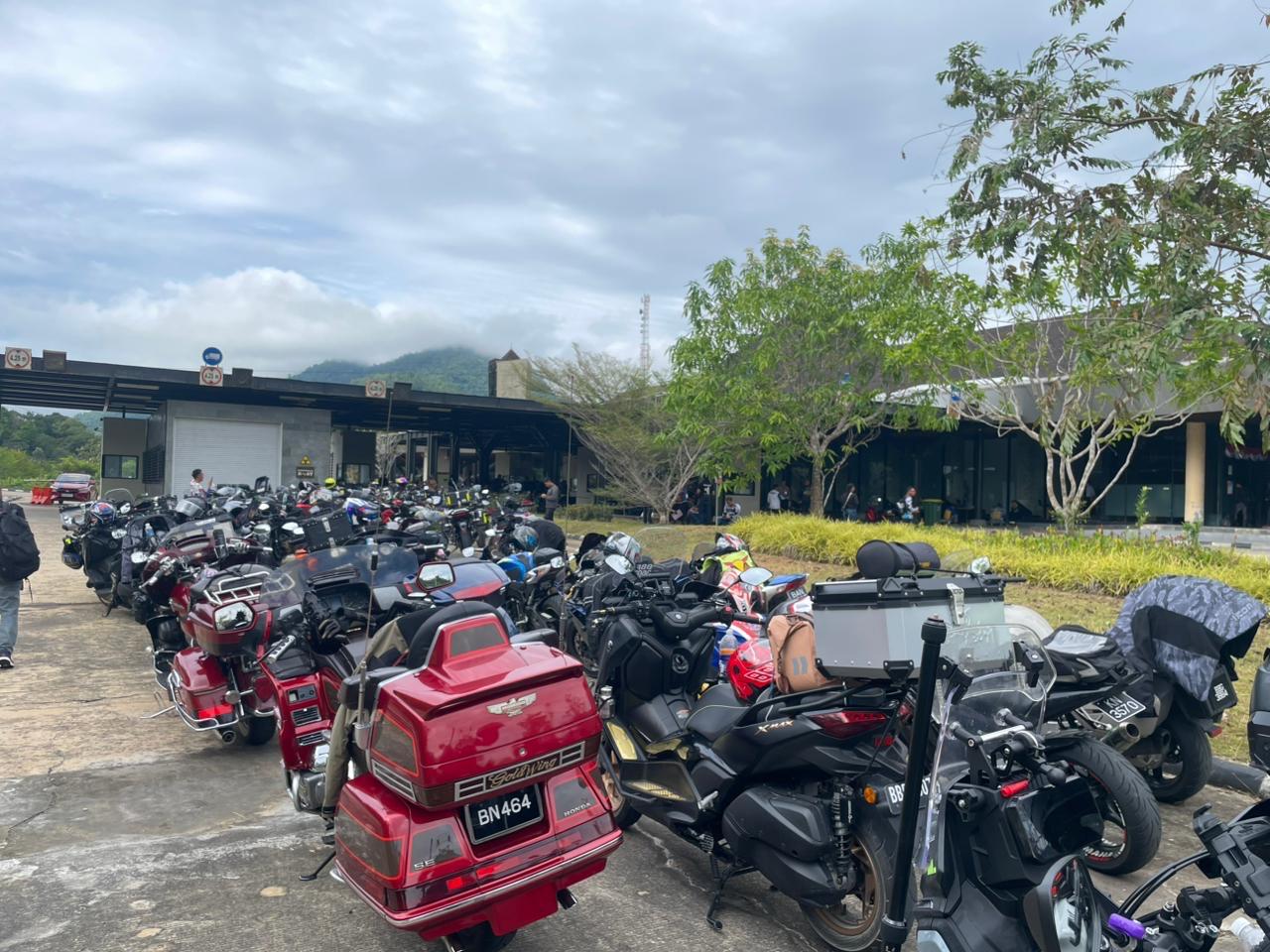 PLBN Aruk Sambut Komunitas Motor Malaysia dan Brunei Menuju Big Bike Festival 2025 di Kota Singkawang