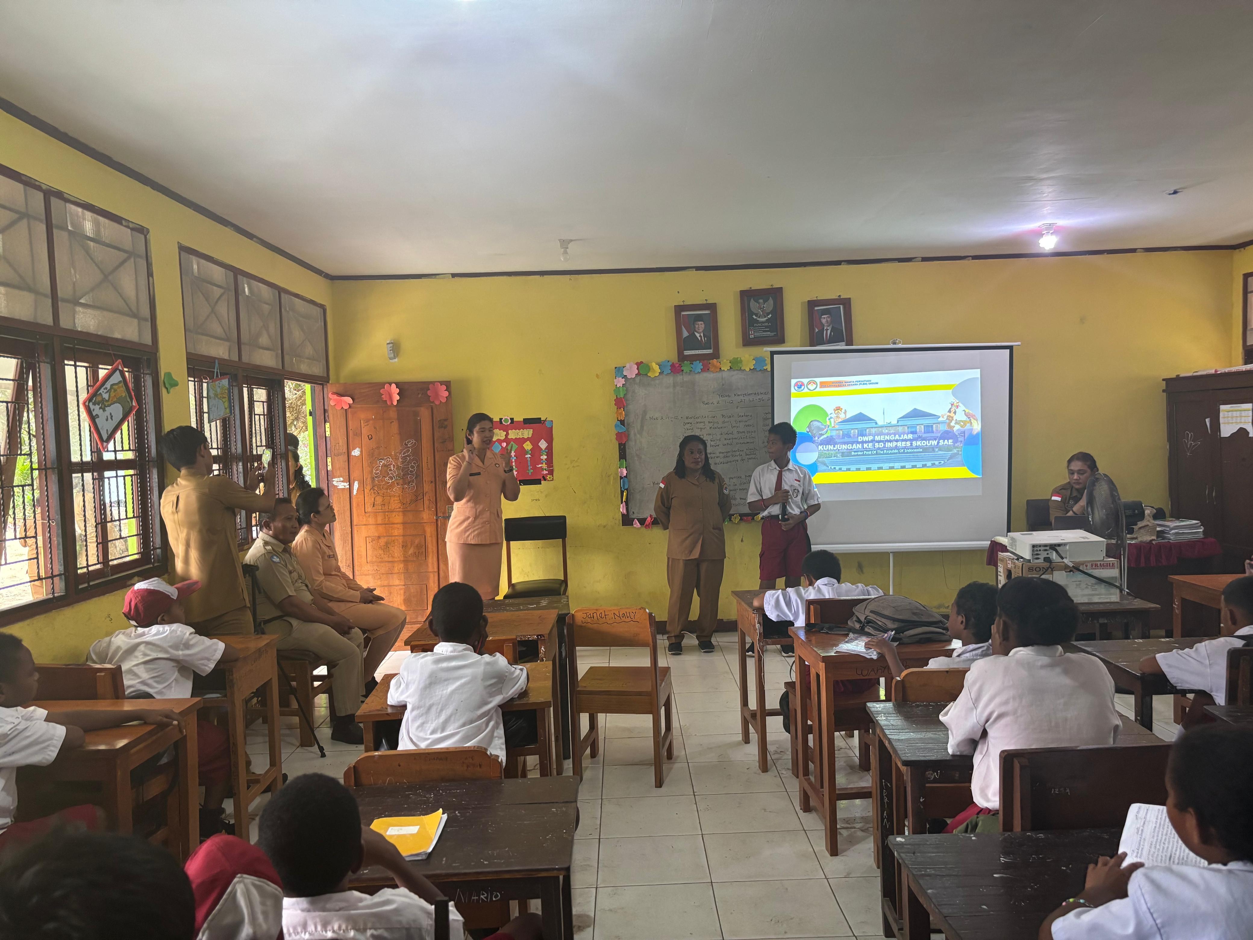 DWP PLBN Skouw Beri Edukasi Perbatasan kepada Siswa SD Inpres Skouw Sae, Tanamkan Disiplin dan Cinta Tanah Air