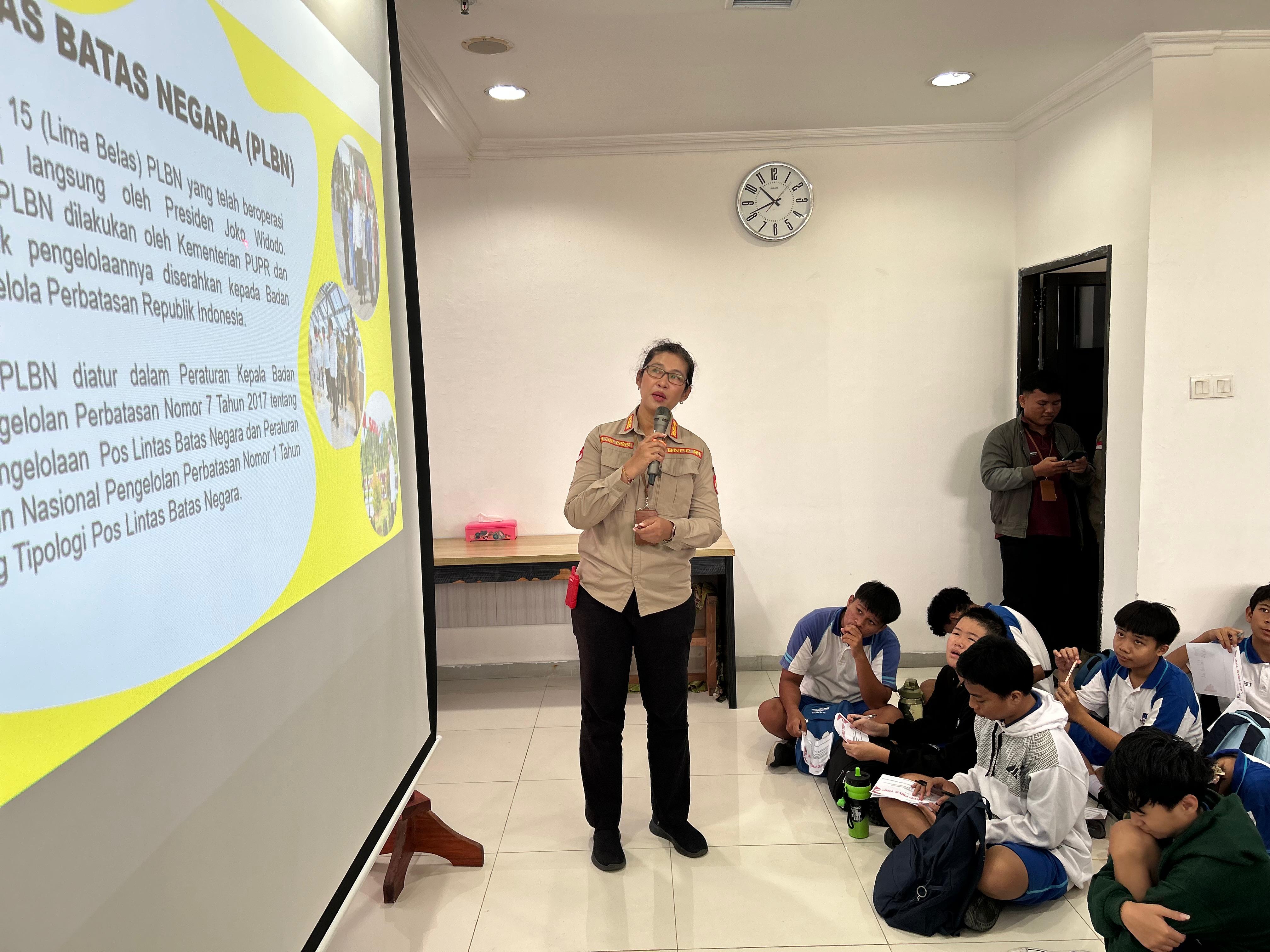PLBN Skouw Jadi Tujuan Field Trip Siswa SMP Kalam Kudus Kotaraja