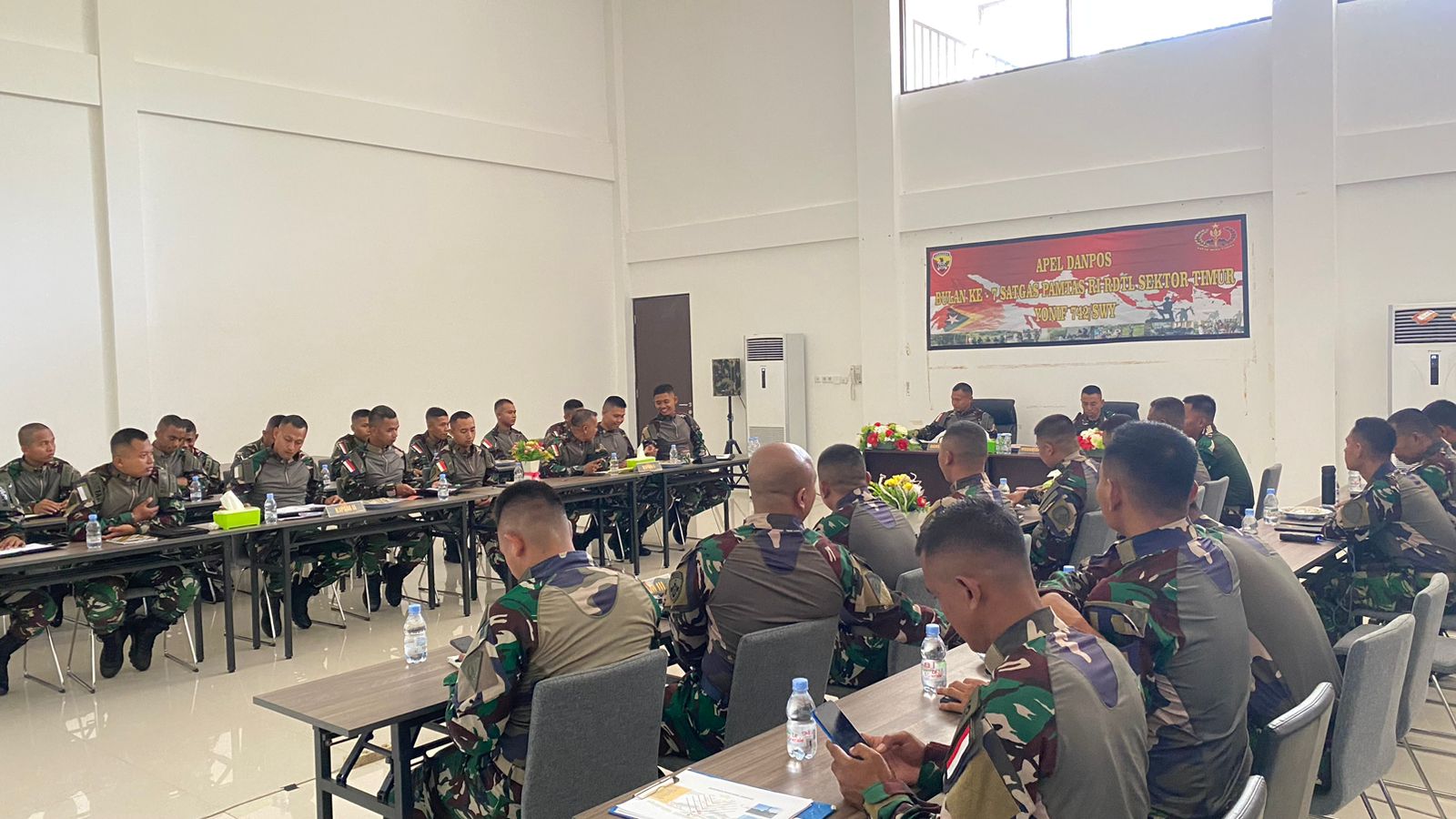 Satgas Pamtas RI-RDTL Sektor Timur Yonif 742/SWY Gelar Apel Danpos di PLBN Motamasin