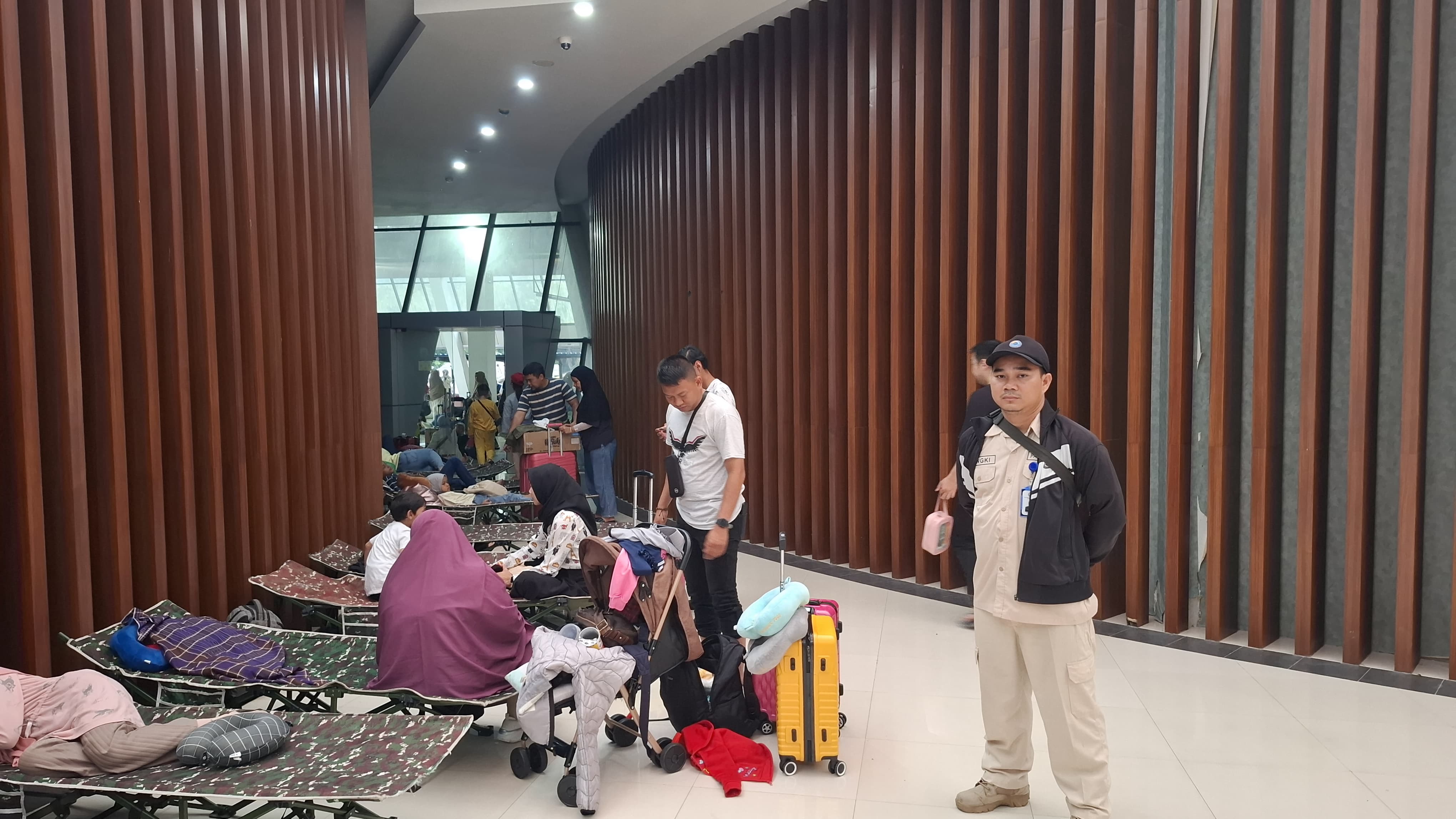 PLBN Entikong Tetap Layani Pelintas RI - Malaysia Meski Banjir Putus Akses Trans Malindo