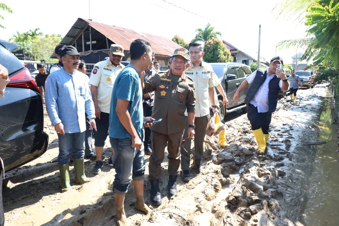 Mendagri Tito Karnavian Tinjau Lokasi Banjir Bandang di Pidie dan Pidie Jaya, Tegaskan Percepatan Pemulihan