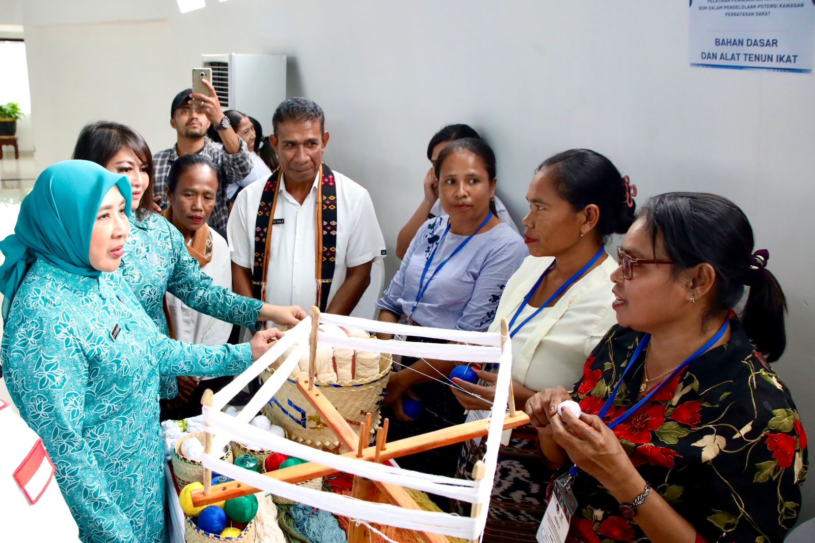 Ketua Umum TP PKK Kunjungi PLBN Motaain, Dorong UMKM Tenun Ikat Perbatasan Naik Kelas
