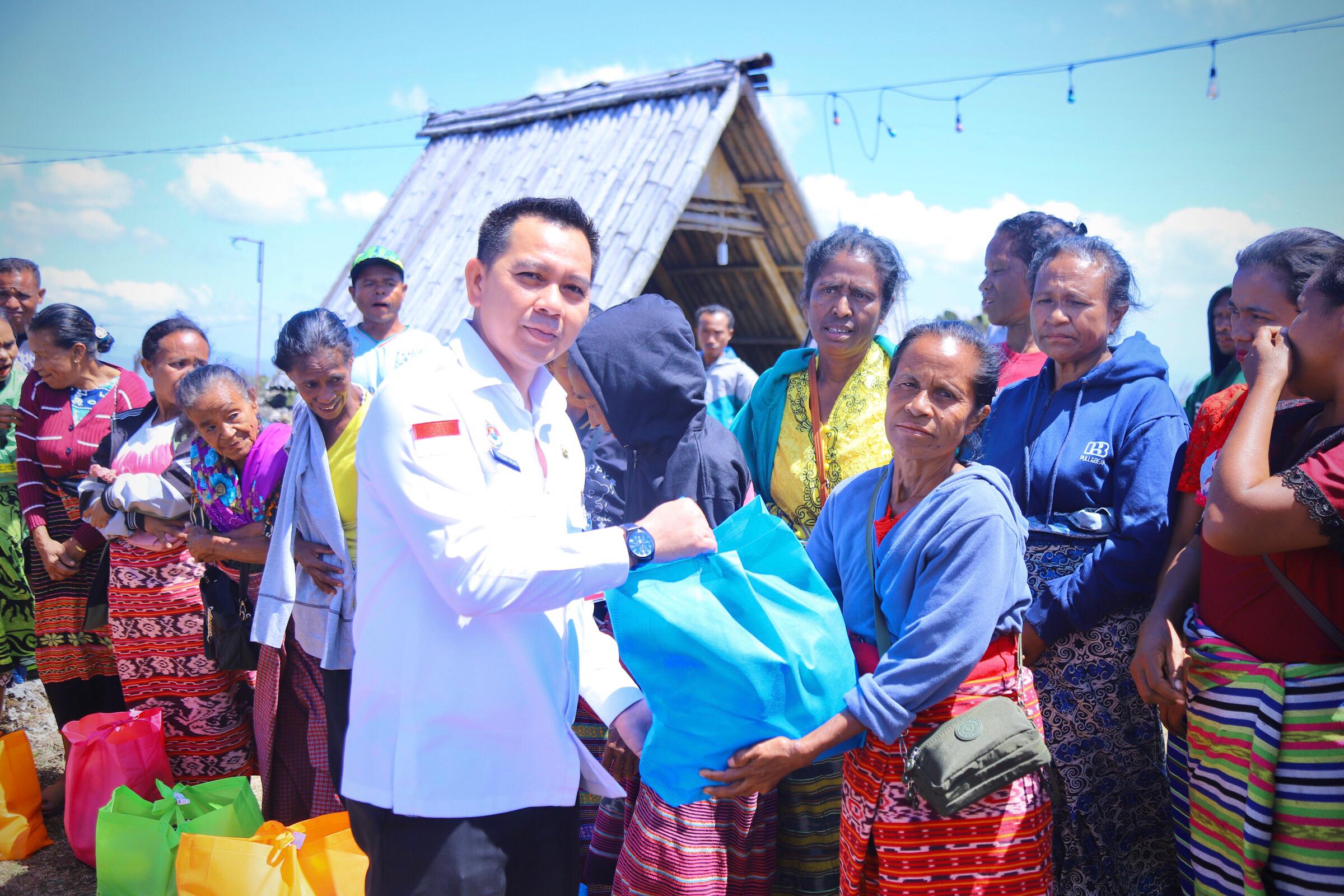 BNPP RI Salurkan 100 Paket Sembako untuk Warga Perbatasan di Belu