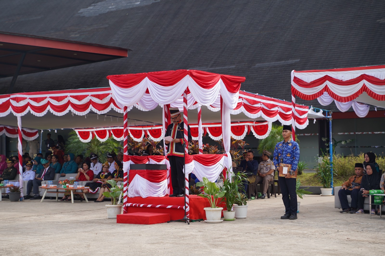 HUT ke-80 RI di Perbatasan, PLBN Jagoi Babang Gelar Upacara Meriah dan Bazar Murah