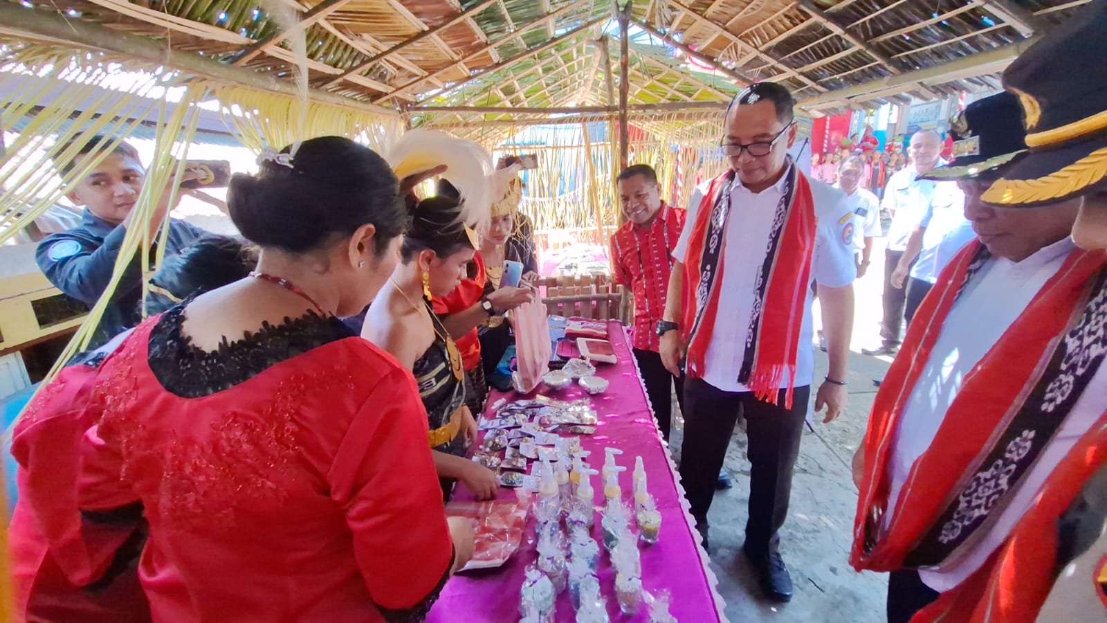 Deputi II BNPP Makhruzi Rahman Ajak Pelajar SMA Kristen Saumlaki Semangat Berinovasi di Peringatan Hari Pattimura