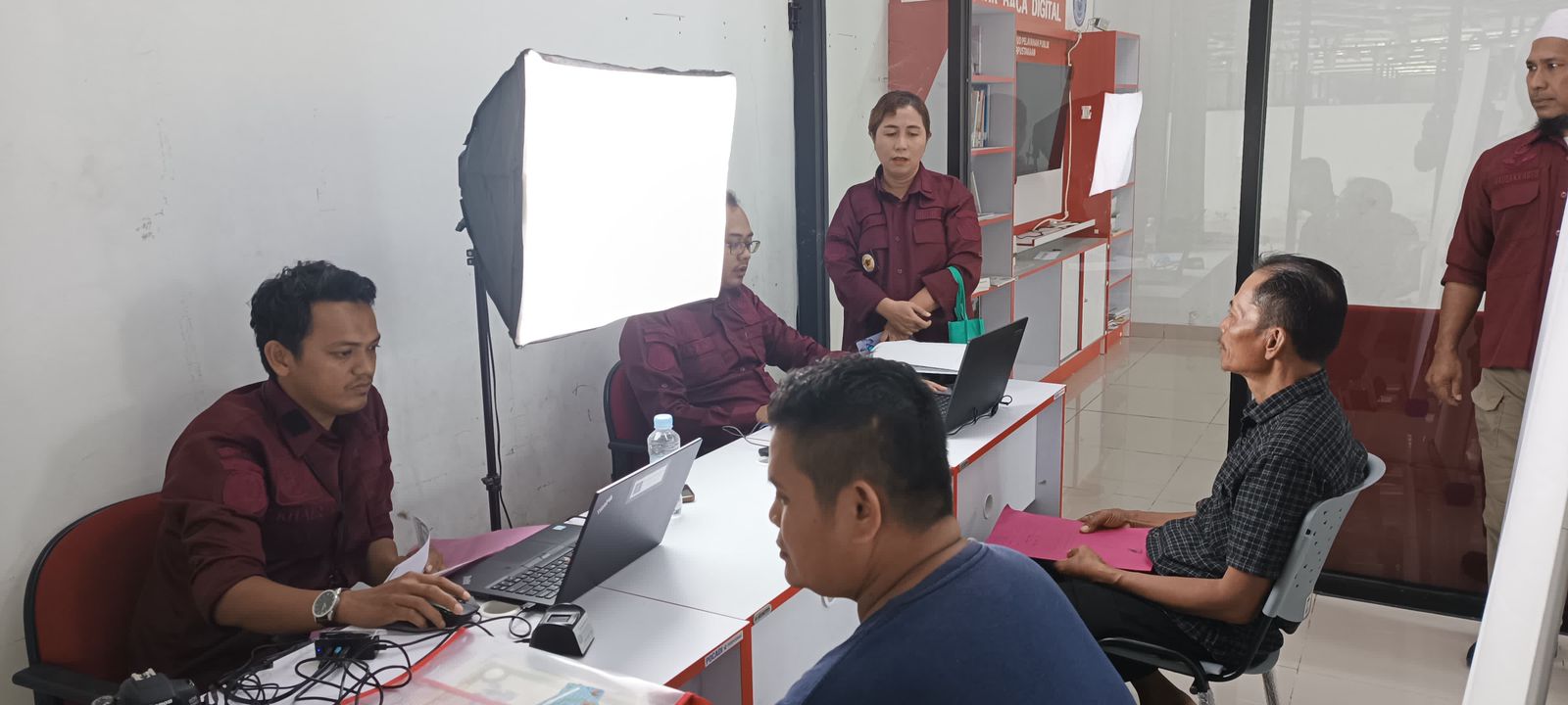 Kepala PLBN Aruk: Layanan Eazy Passport Cepat dan Mudah!