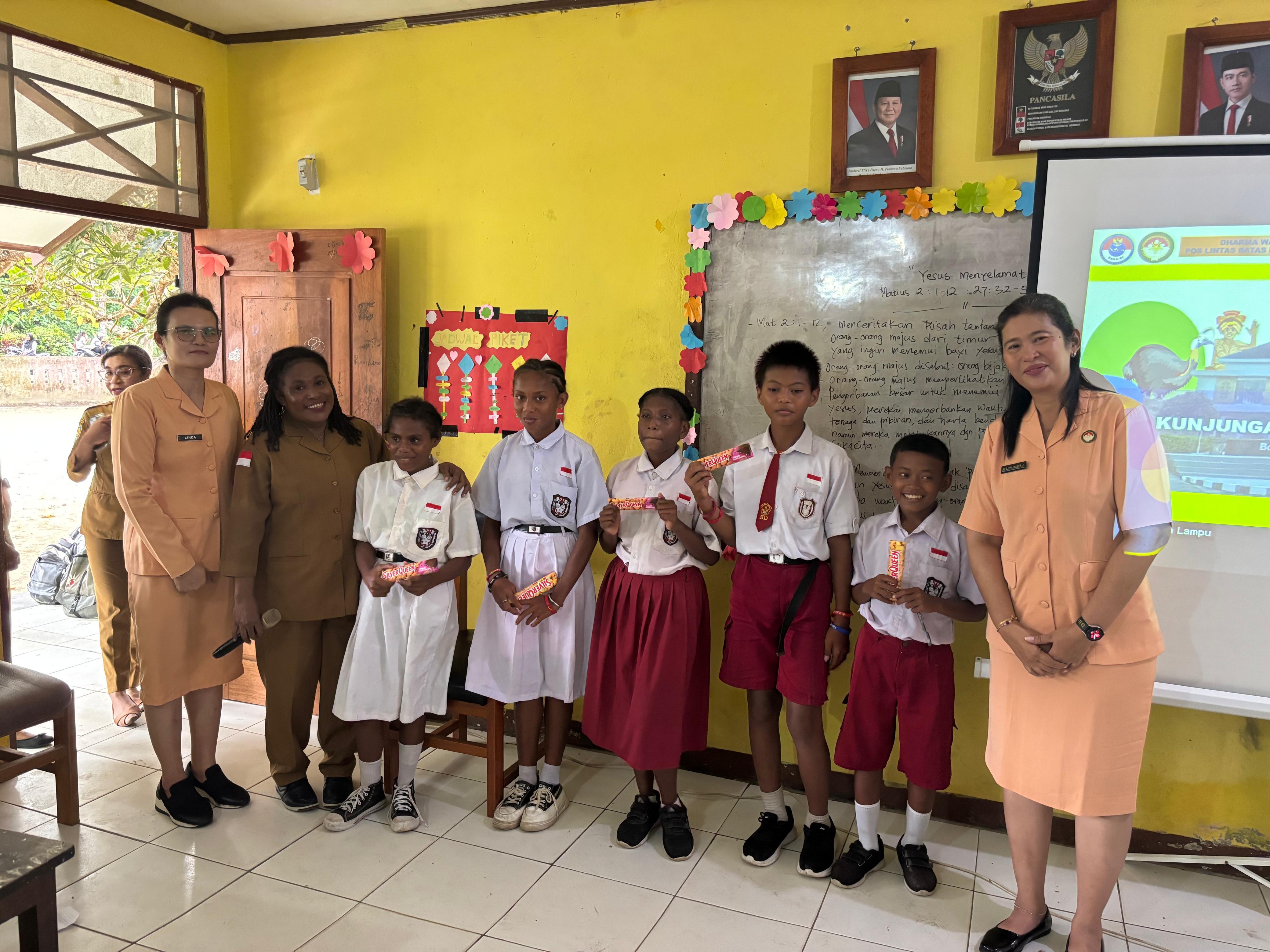 DWP PLBN Skouw Beri Edukasi Perbatasan kepada Siswa SD Inpres Skouw Sae, Tanamkan Disiplin dan Cinta Tanah Air