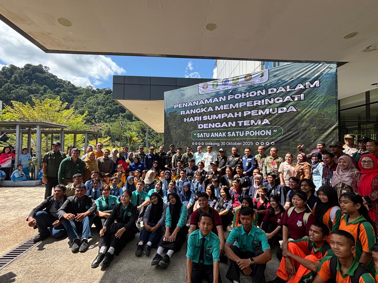 PLBN Entikong Rayakan Sumpah Pemuda dengan Gerakan 2.000 Pohon untuk Perbatasan Hijau