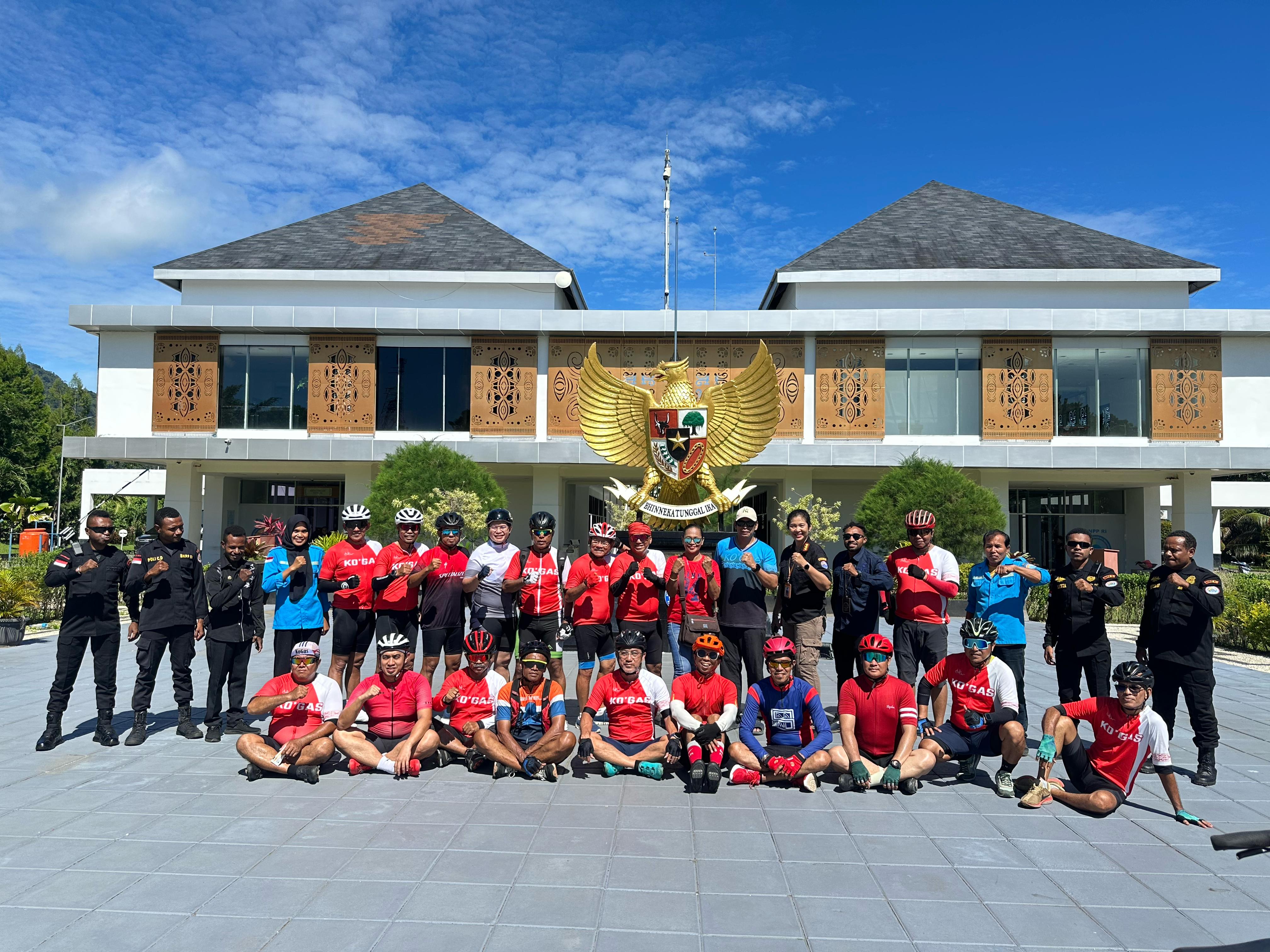 PLBN Skouw Jadi Destinasi Favorit Baru Bagi Komunitas Sepeda Jayapura