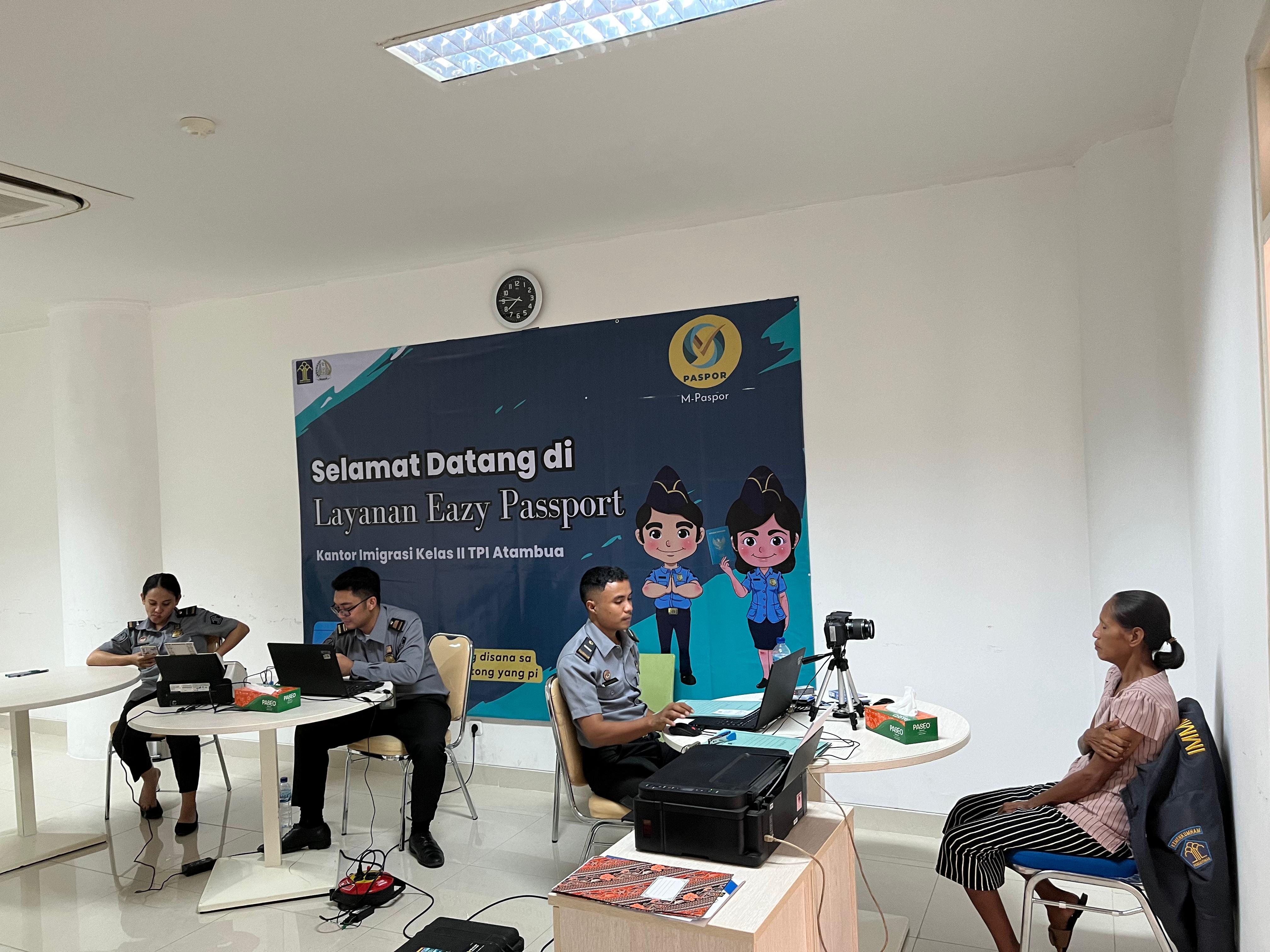 Fasilitasi 'Easy Pasport', PLBN Wini Permudah Masyarakat Pegang Paspor