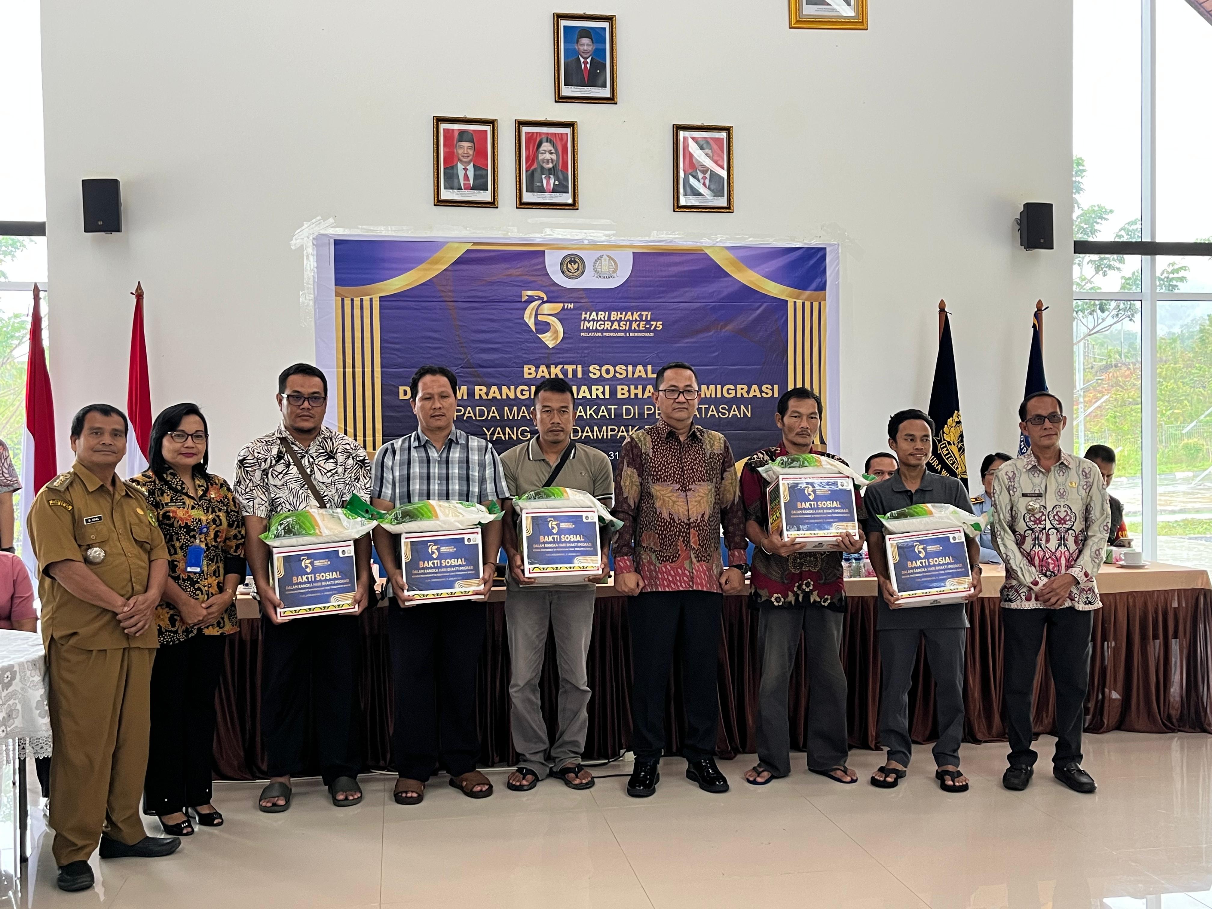 PLBN Jagoi Babang Fasilitasi Bakti Sosial Kanwil Kemenkumham Kalbar di Hari Bhakti Imigrasi Ke-75