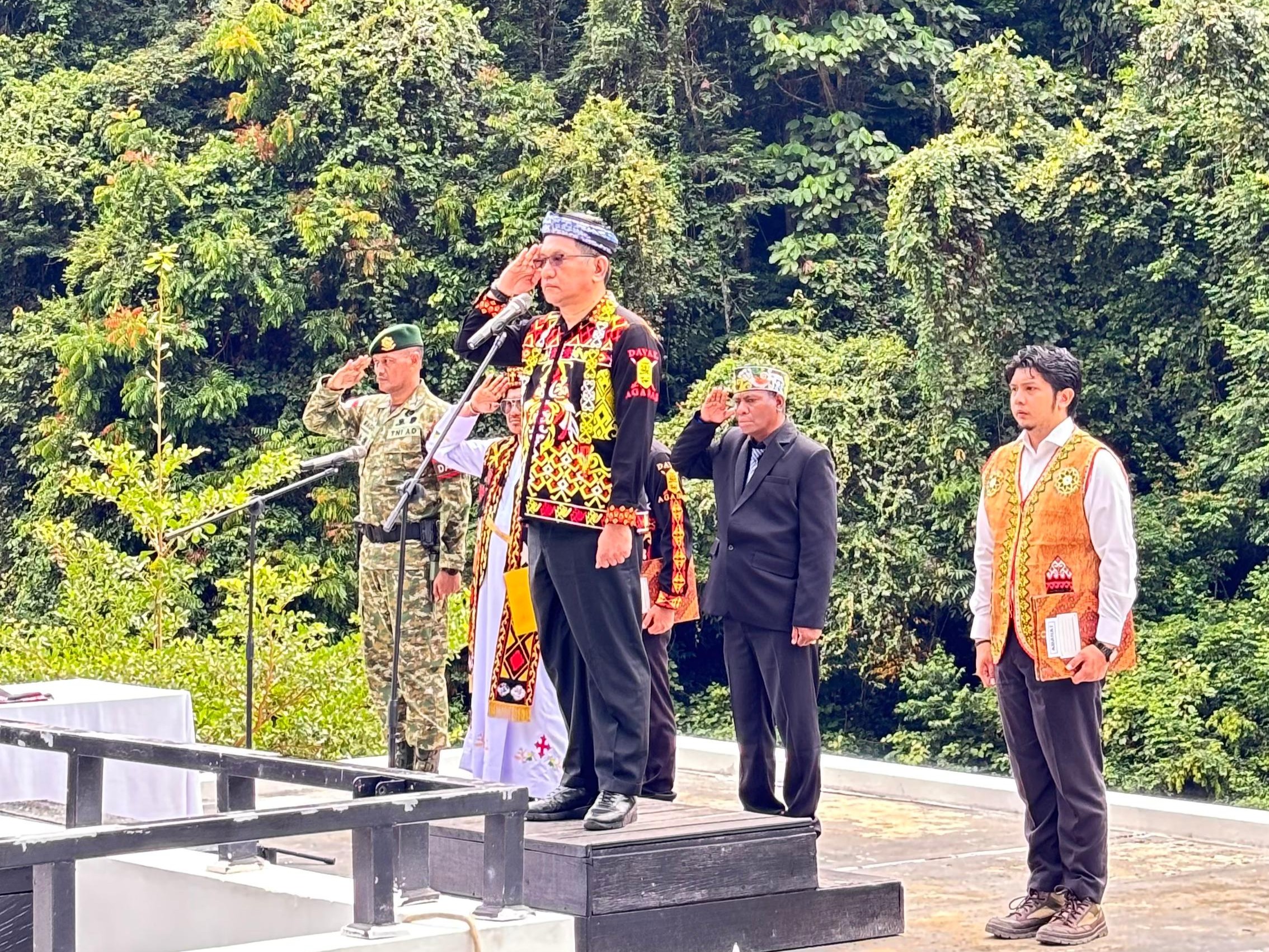 HUT ke-80 RI di PLBN Labang: Dari Upacara Merah Putih hingga Parade Long Boat Kebangsaan