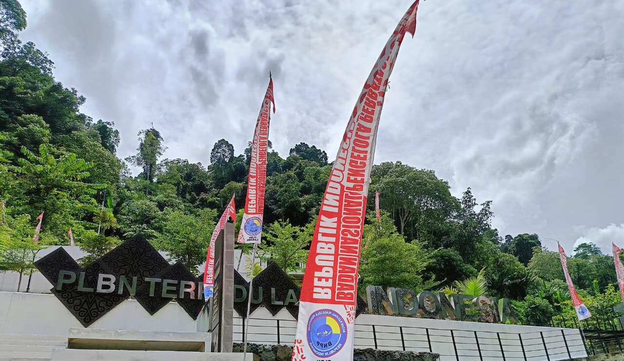 Merah Putih Sambut HUT ke-80 RI di PLBN Labang