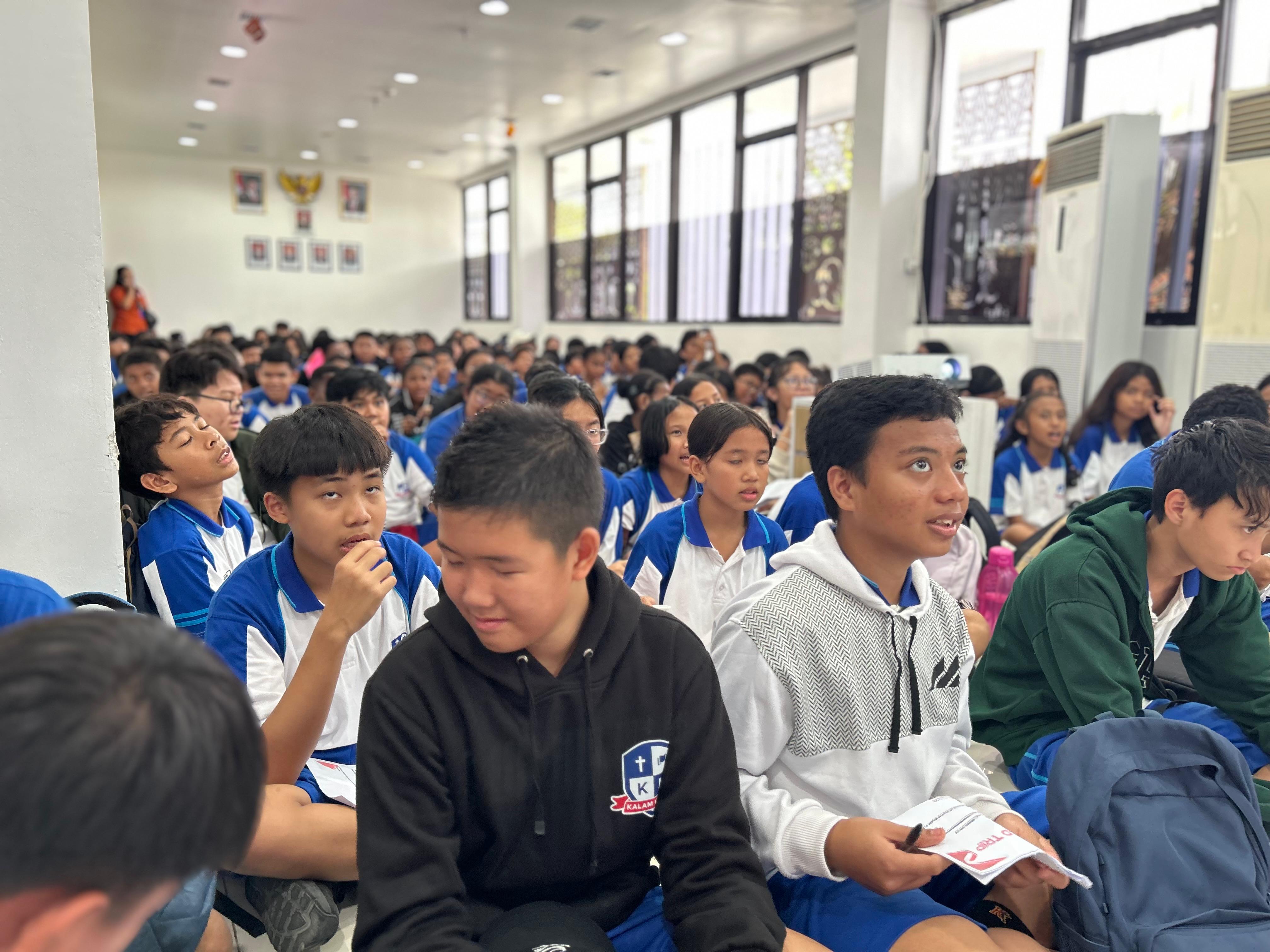 PLBN Skouw Jadi Tujuan Field Trip Siswa SMP Kalam Kudus Kotaraja