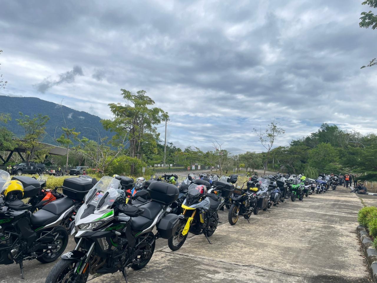 PLBN Aruk Sambut Komunitas Motor Malaysia dan Brunei Menuju Big Bike Festival 2025 di Kota Singkawang