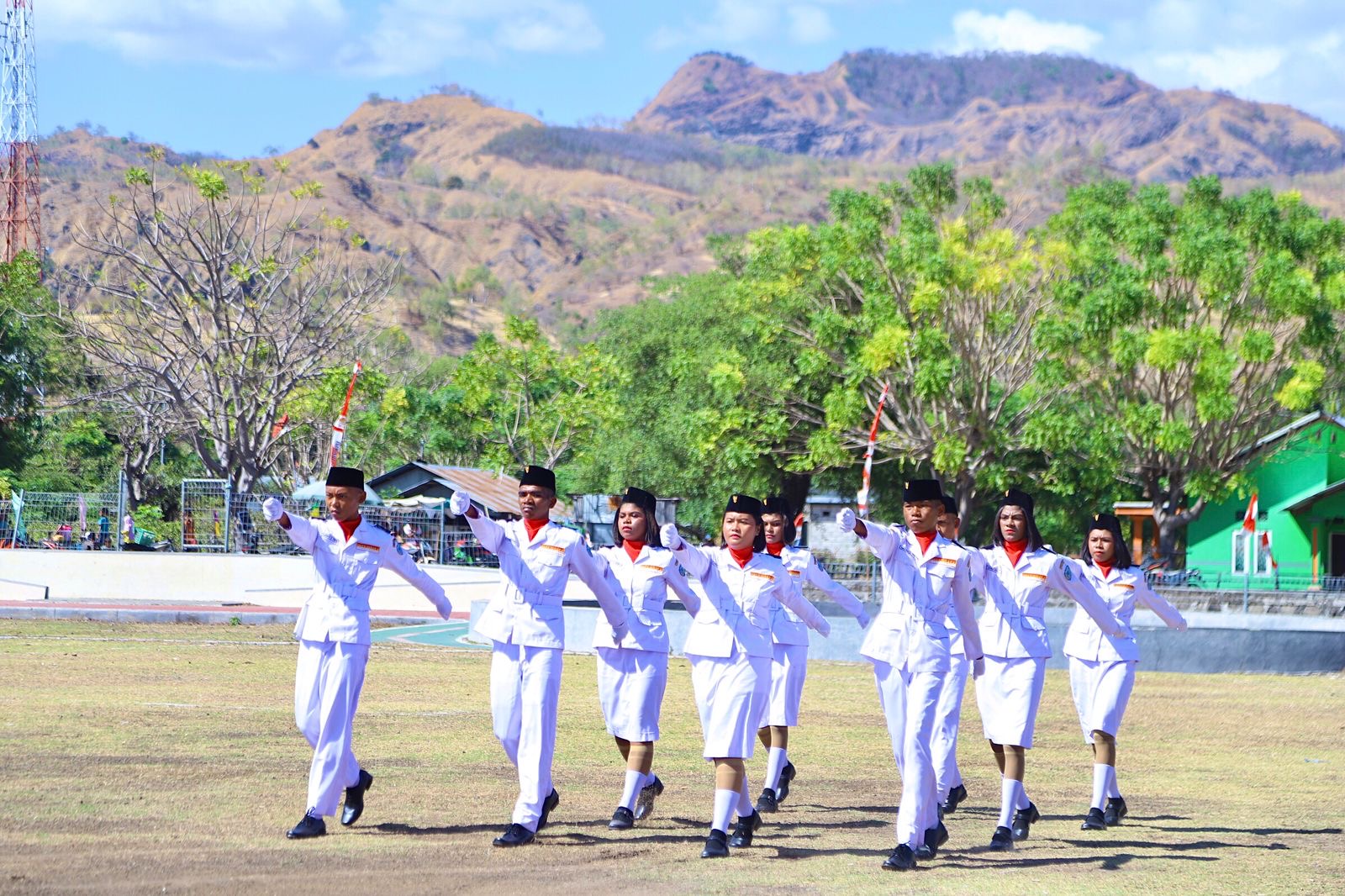 Semarak HUT ke-80 RI di Insana Utara, Sekretaris BNPP RI Pimpin Upacara dengan Pakaian Adat Raja Insana