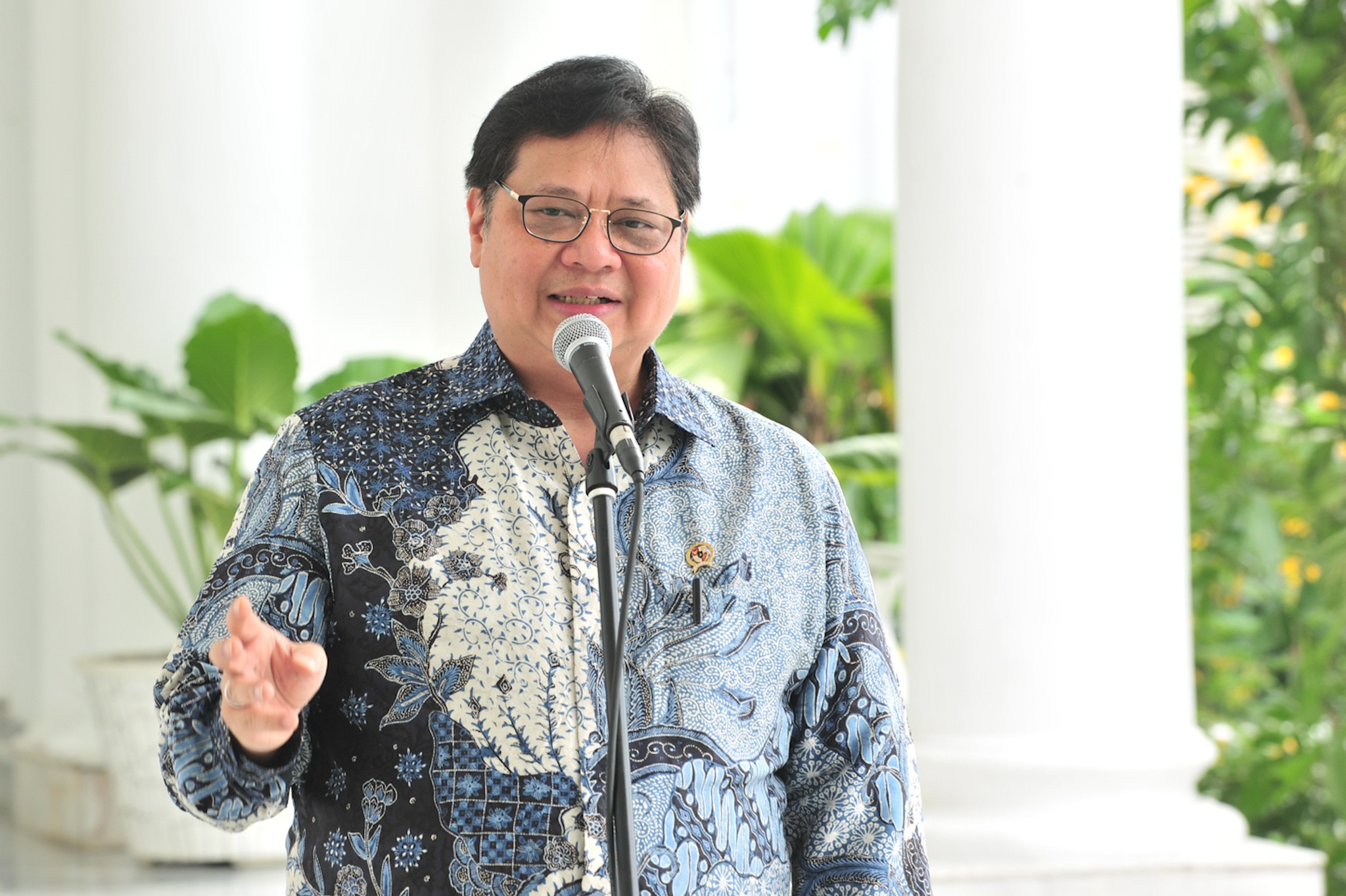 Kejar Target Ekonomi Tumbuh 5 Persen, Menko Airlangga Minta Camat Dorong Vaksin Booster