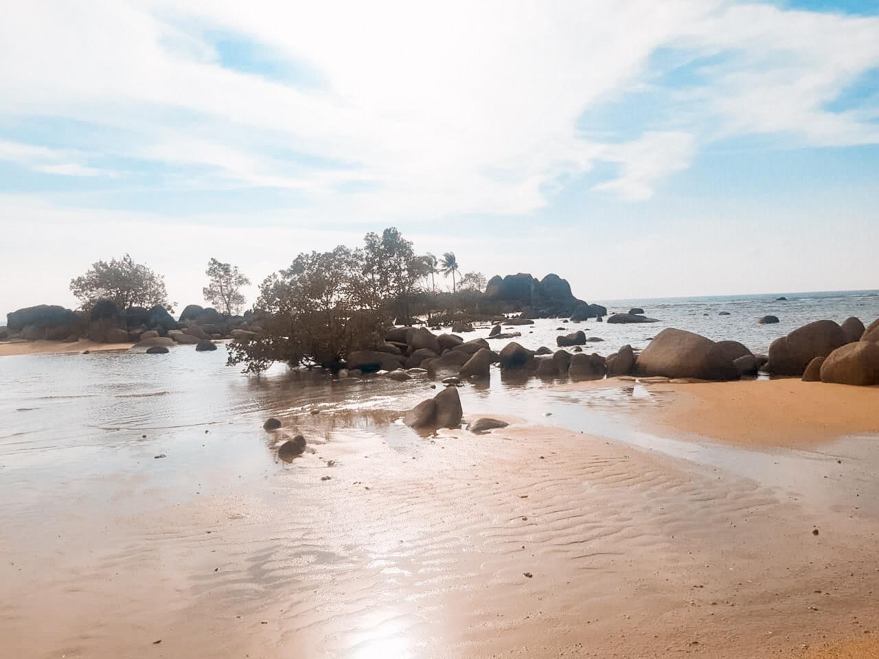 Sensasi Berwisata Liburan Lebaran di Pantai Temajuk