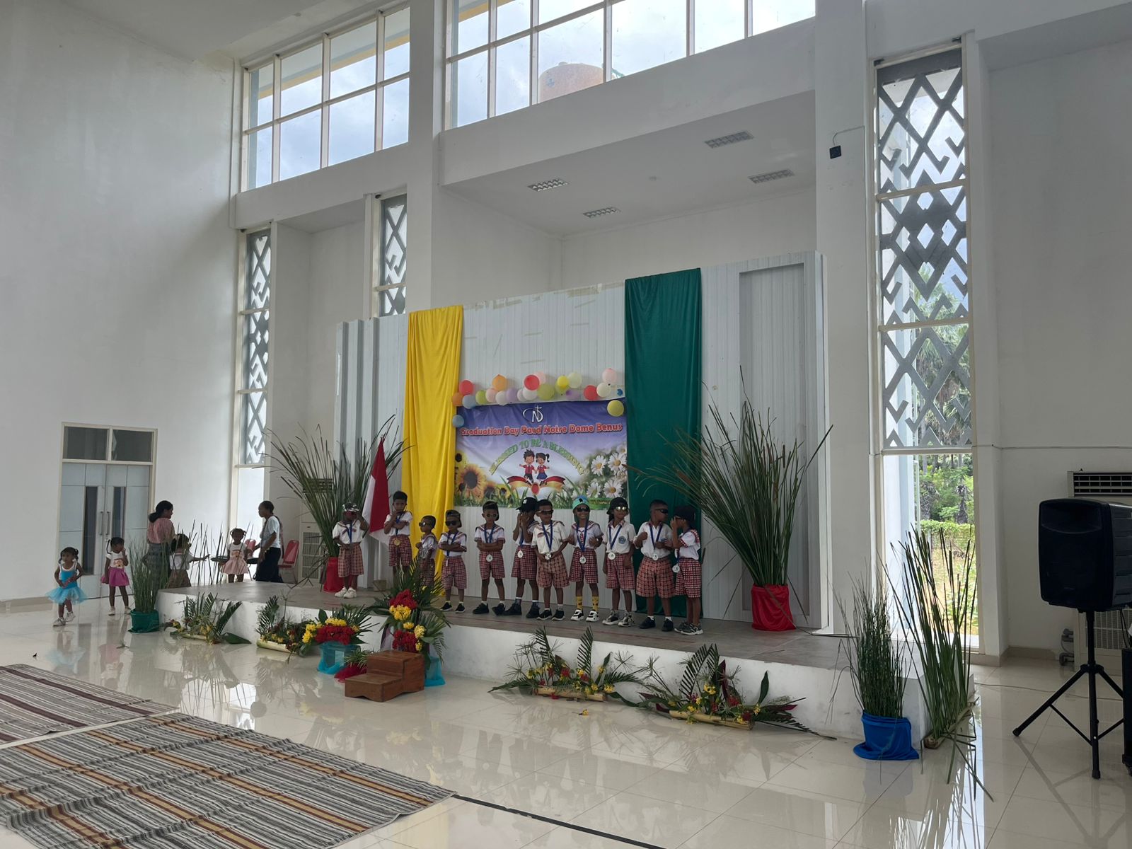 Ceria dan Haru Lepas Wisuda PAUD di PLBN Wini, Anak-anak dan Orang Tua Menari Tebe Bersama