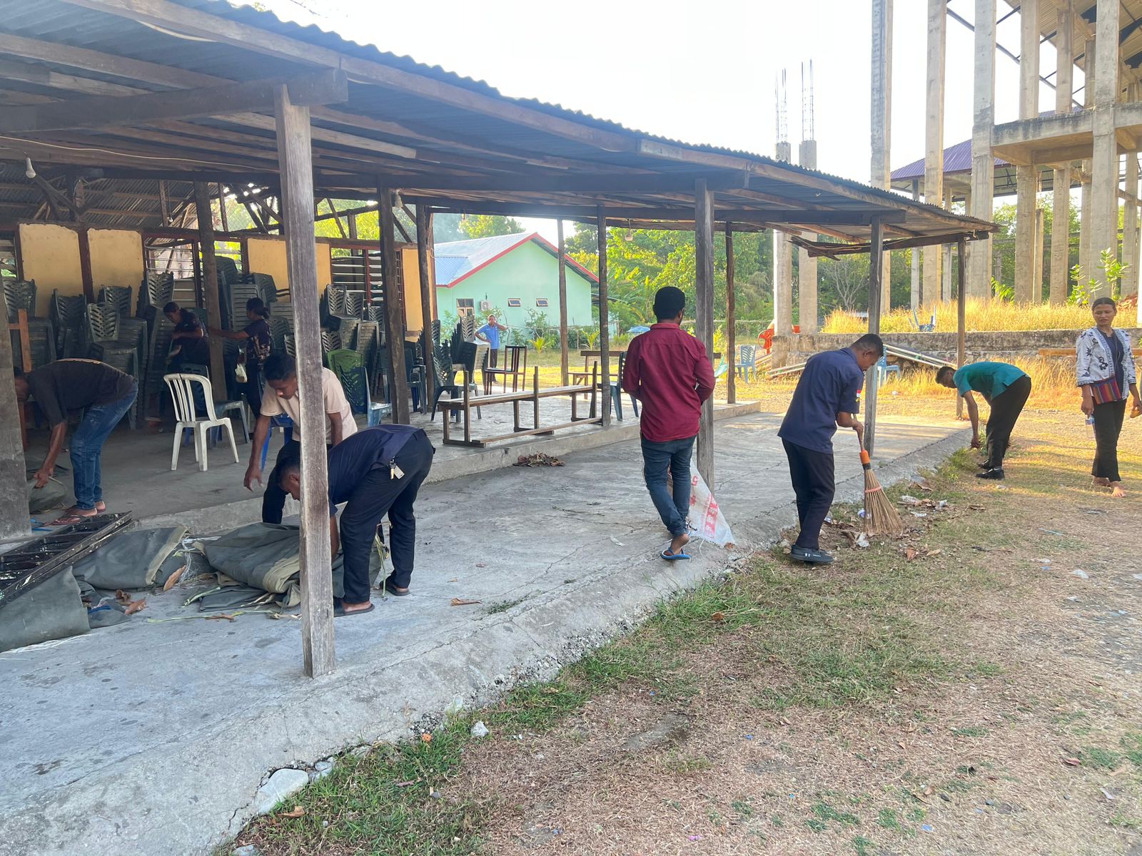 PLBN Wini Rayakan HUT ke-15 BNPP RI dengan Gotong Royong Bersihkan Masjid dan Gereja di Perbatasan Indonesia–Timor Leste