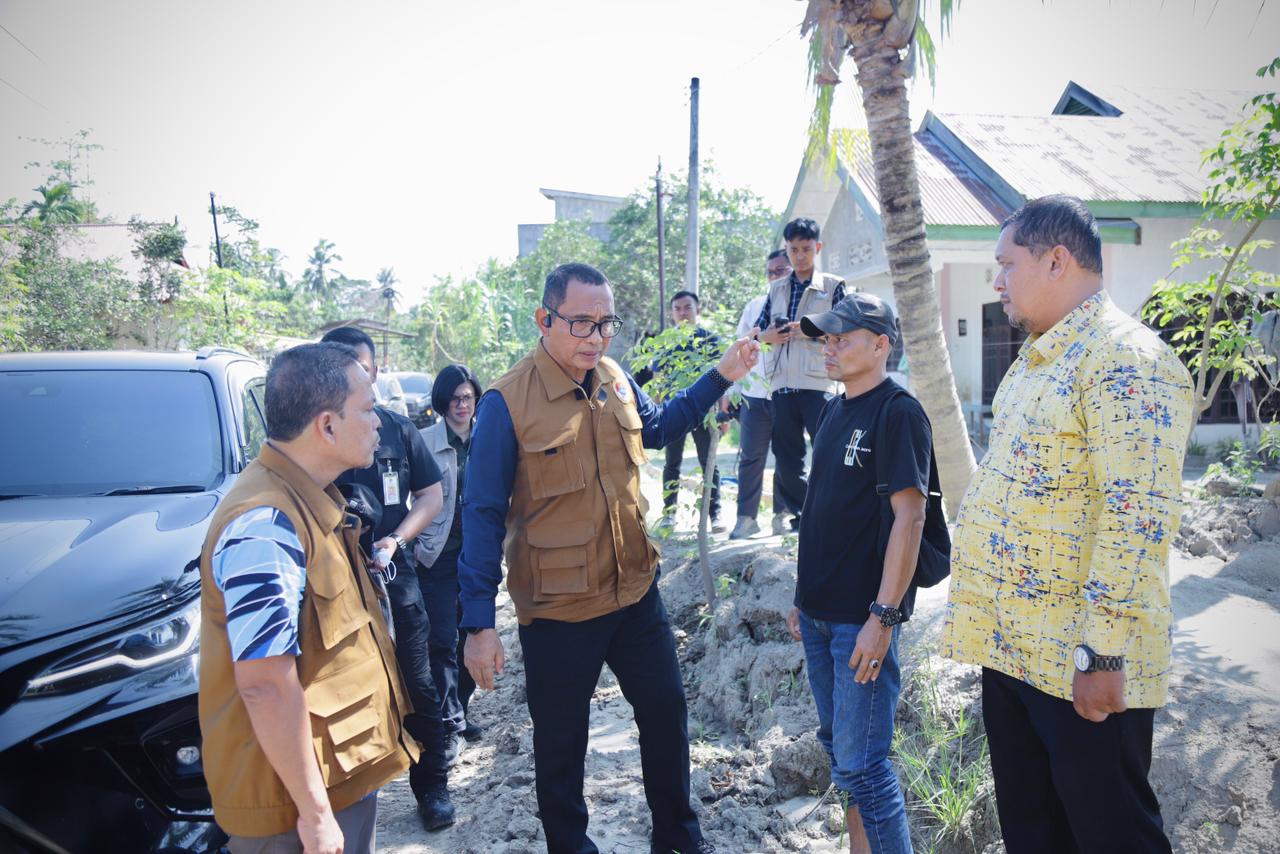 BNPP RI Bersama Masyarakat Buka Kembali Akses Jalan Pascabanjir di Aceh