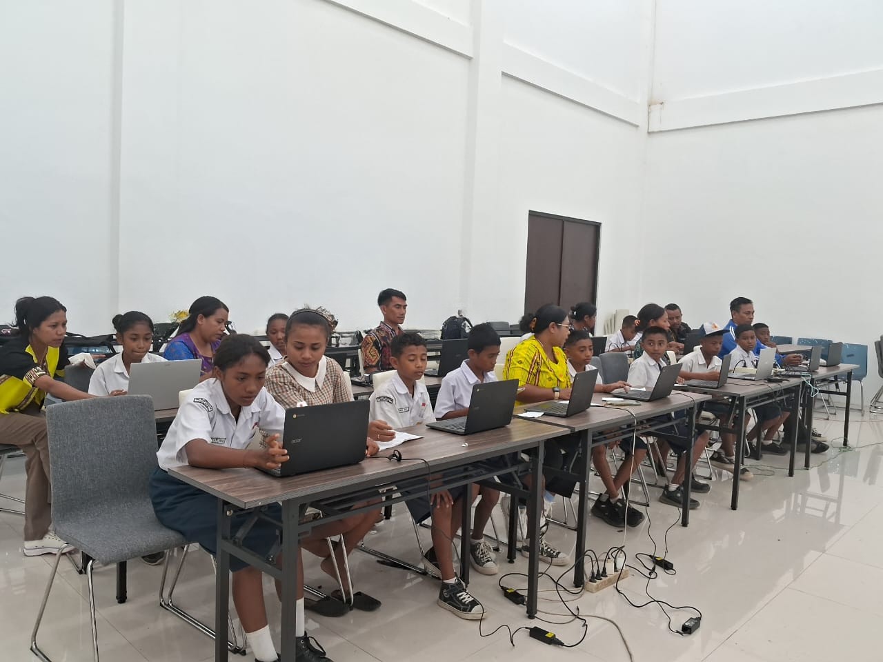 PLBN Motamasin Fasilitasi UNBK Siswa SMPN 3 Metamauk Akibat Gangguan Listrik dan Jaringan Internet di Kawasan Perbatasan