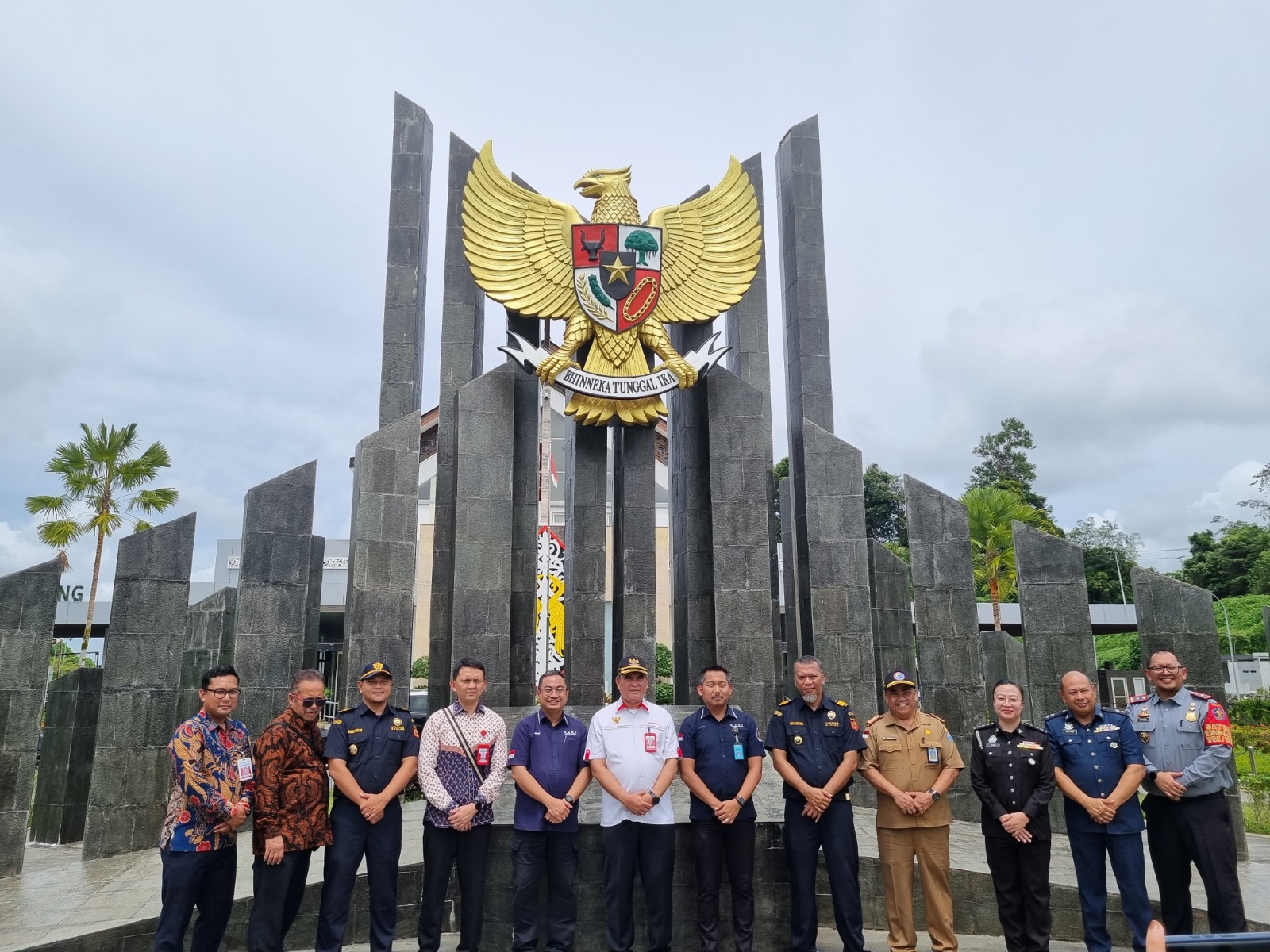 Konsep Perlintasan Kendaraan Antarnegara di PLBN Entikong Akan Ditiru Malaysia