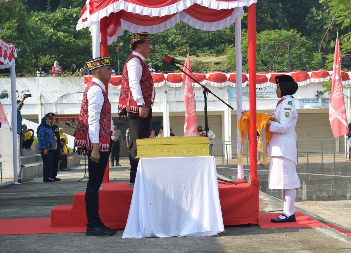 Upacara HUT ke-78 RI di PLBN Entikong, Staf Khusus Mendagri Sampaikan Peran Strategis PLBN Kembangkan Ekonomi Masyarakat Perbatasan Negara