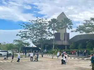 Wisatawan Domestik Ramai Berkunjung Ke PLBN ARUK 