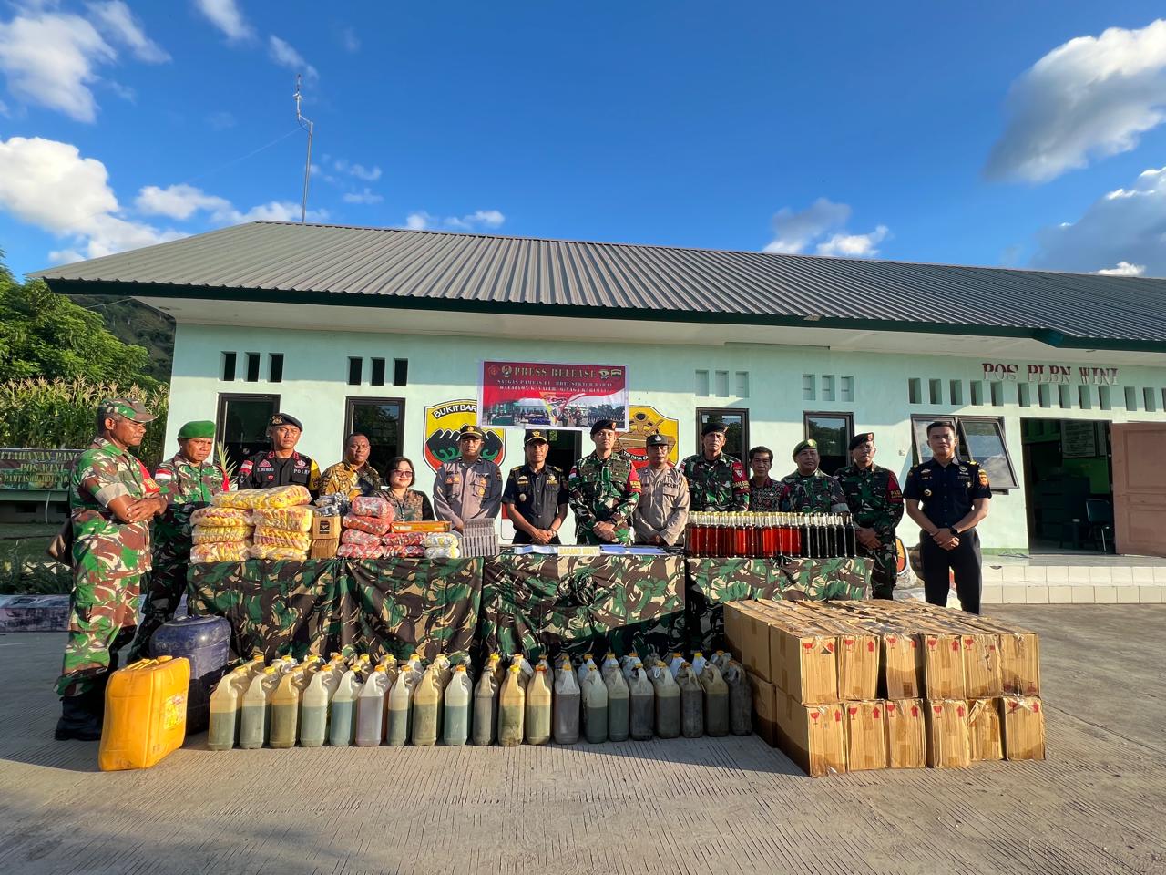 Barang Bukti Penyelundupan Ratusan Liter BBM hingga Miras Diamankan di Gudang Sita PLBN Wini