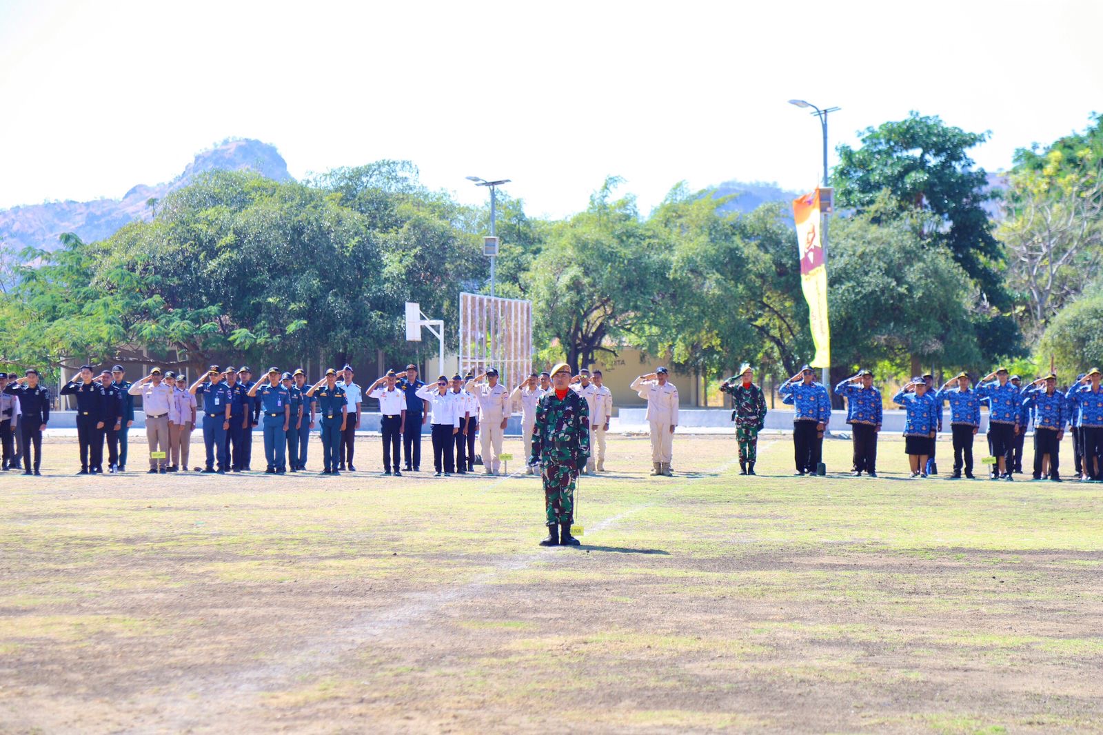 Semarak HUT ke-80 RI di Insana Utara, Sekretaris BNPP RI Pimpin Upacara dengan Pakaian Adat Raja Insana