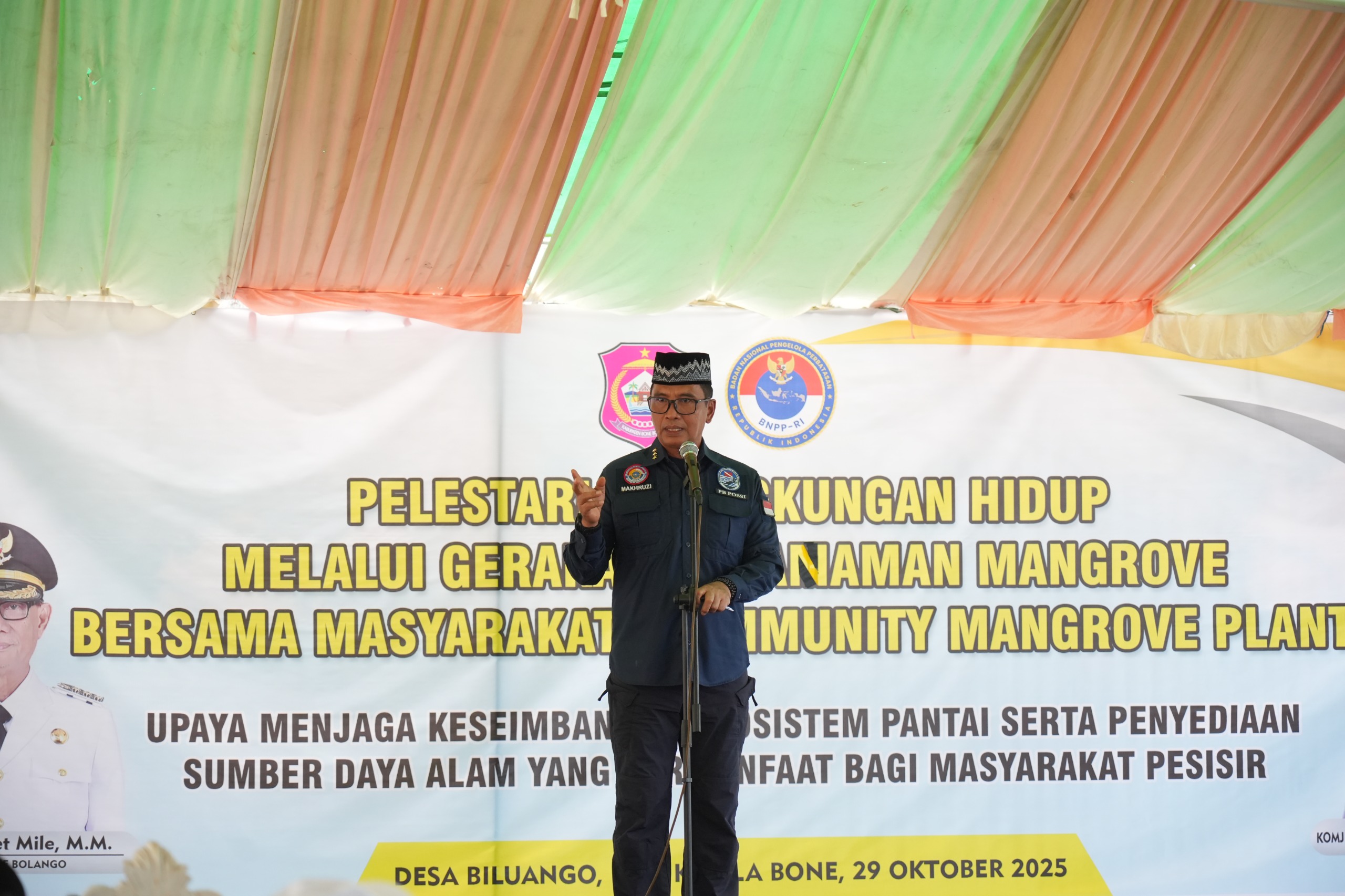 Wujud Nyata Pelestarian Lingkungan Pesisir, Sekretaris BNPP RI Tanam Mangrove di Pantai Desa Biluango