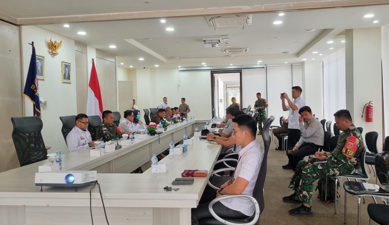 BNPP RI Tingkatkan Kualitas Pelayanan Lintas Batas Negara, Gelar Pertemuan Bersama CIQS di PLBN Entikong