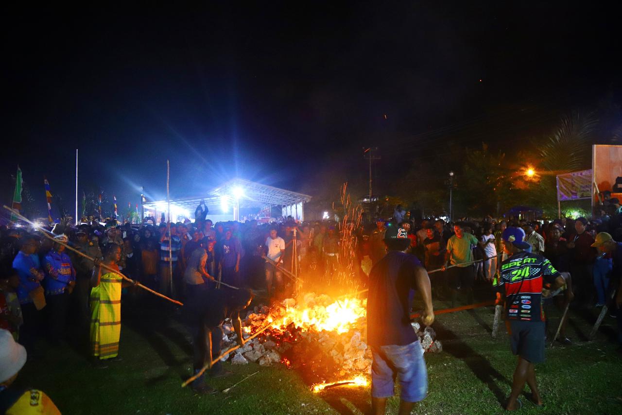 Sekretaris BNPP RI Hadiri Festival Budaya Biak 2025, Dorong Promosi Pariwisata dan Penguatan Identitas Perbatasan Timur Indonesia